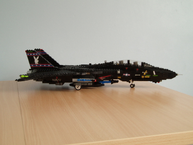 f14d_02.jpg