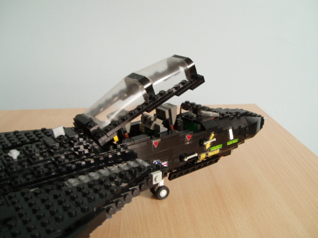 f14d_07.jpg