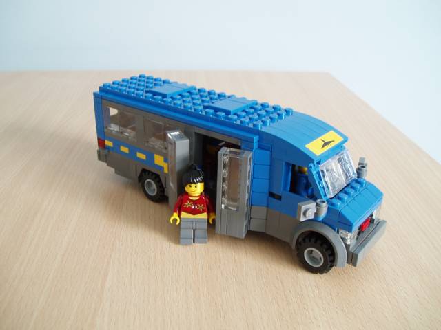airportshuttlebus.jpg