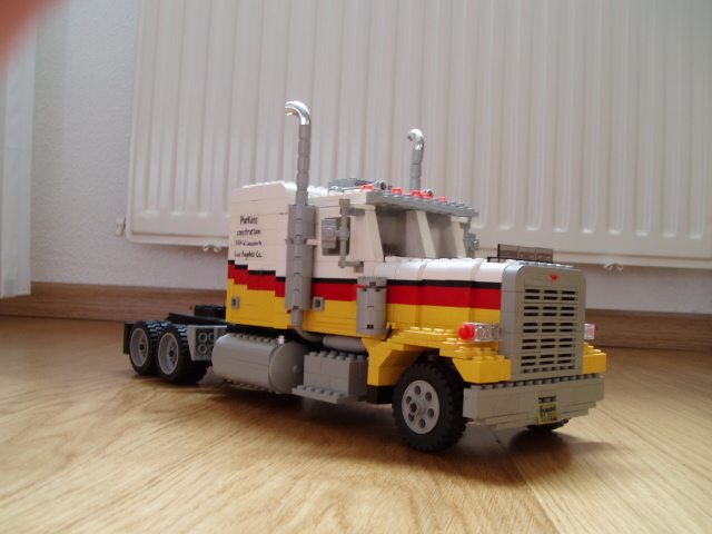peterbilt_8.jpg