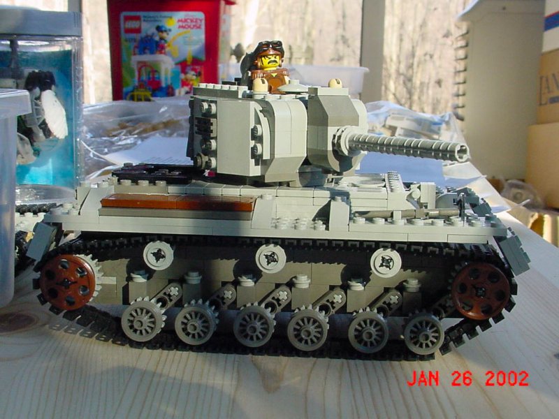 lindsay01-tank.jpg