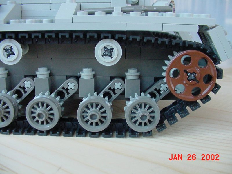 lindsay05-tanktread.jpg