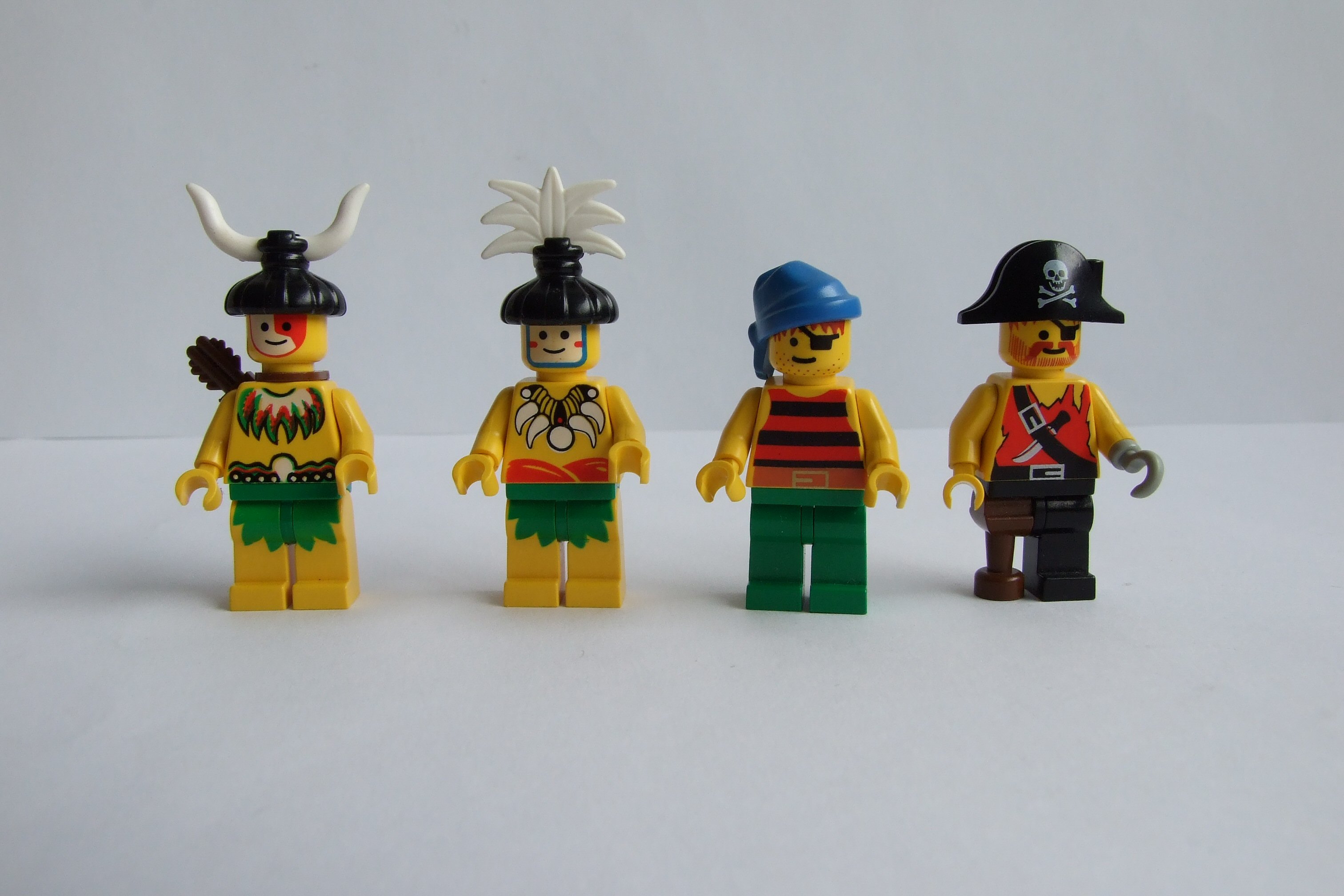 minifigs.jpg