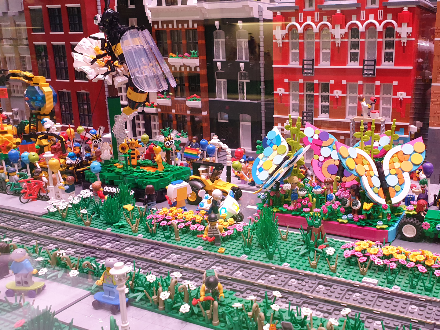 021f_legohouse_parade.jpg
