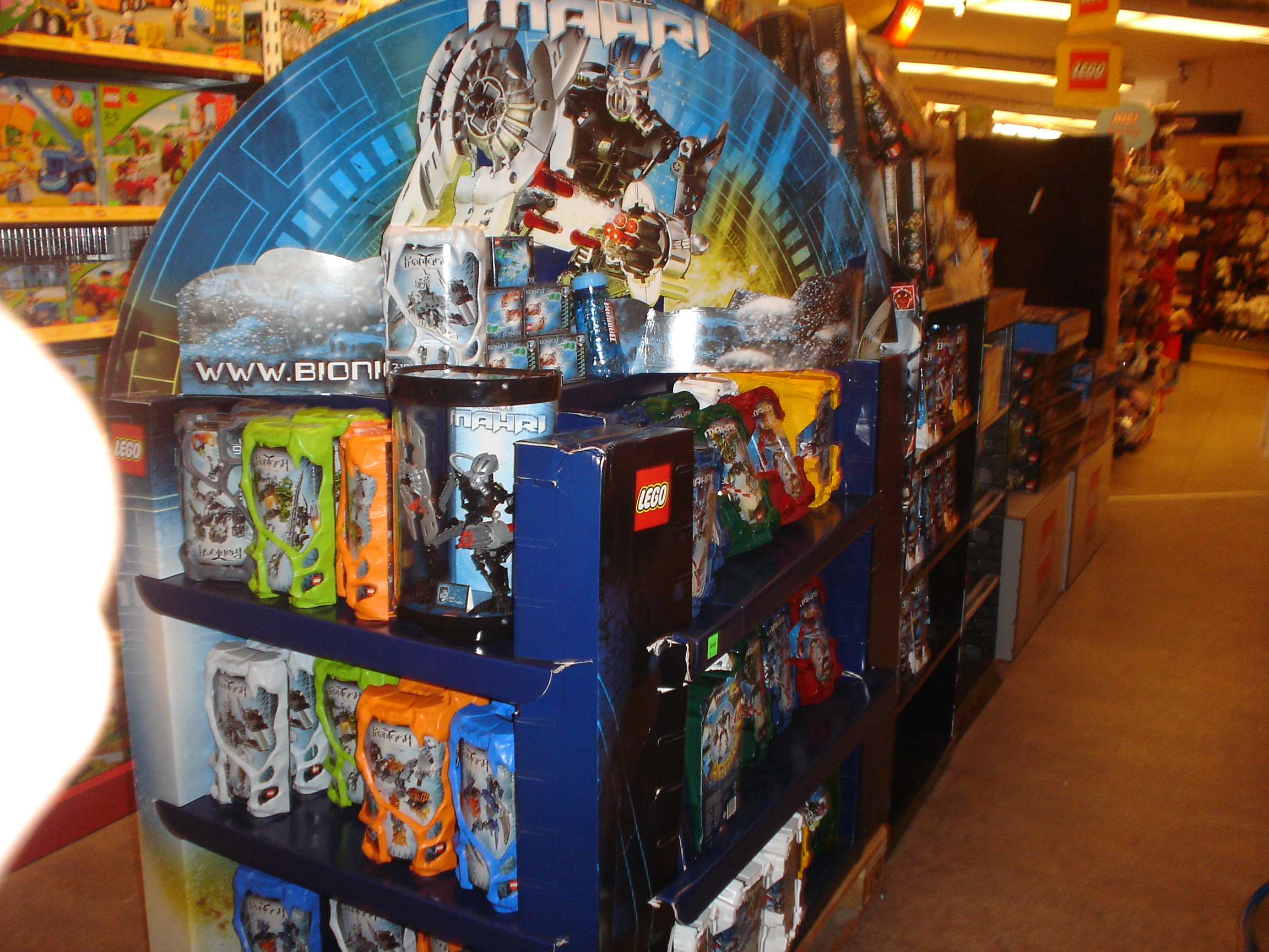 07_toa_mahri_large_display_stand.jpg