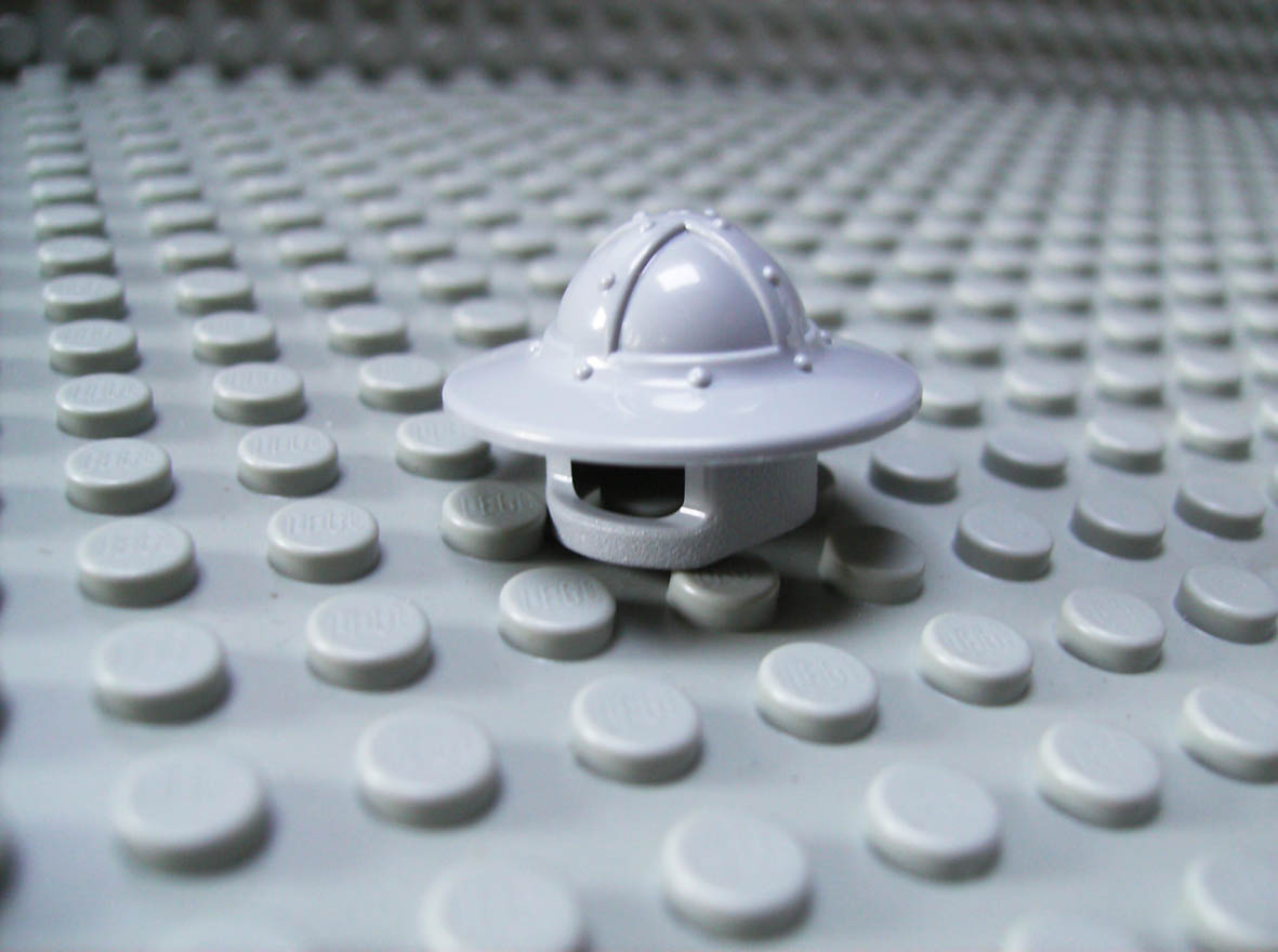 castle_helmet_with_broad_brim_light_bley_ii.jpg