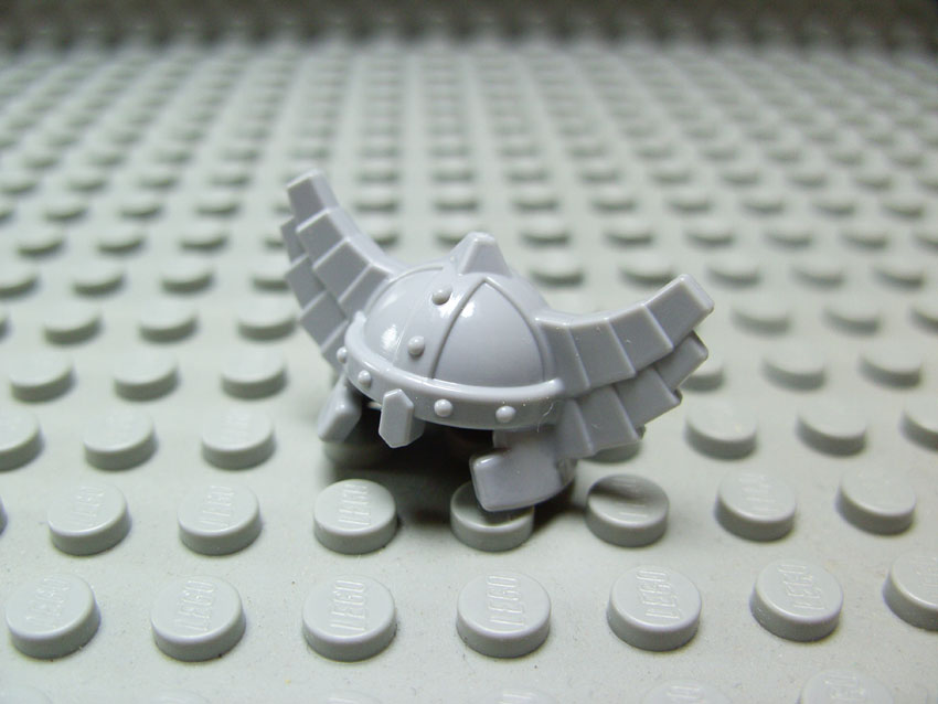 helmet_with_wings_light_bley_2.jpg