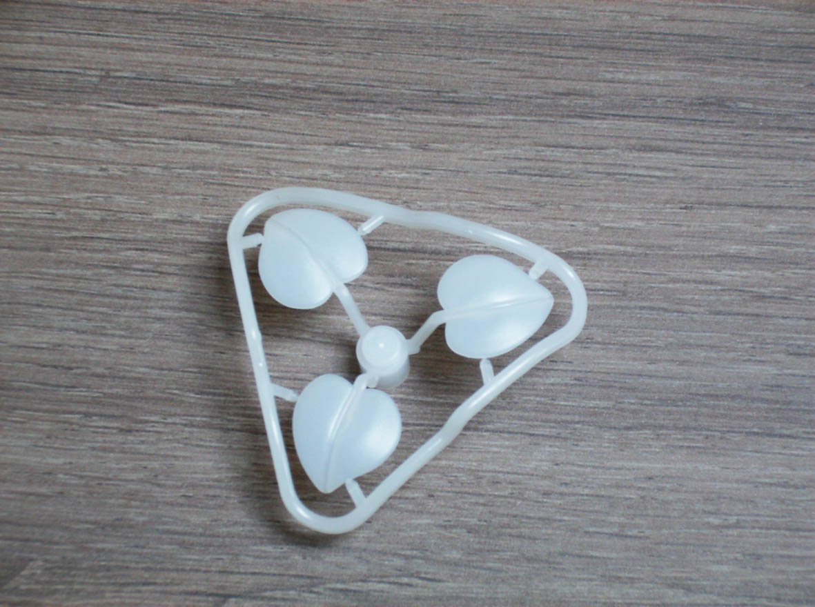 plant_flower_stem_large_milky_white.jpg