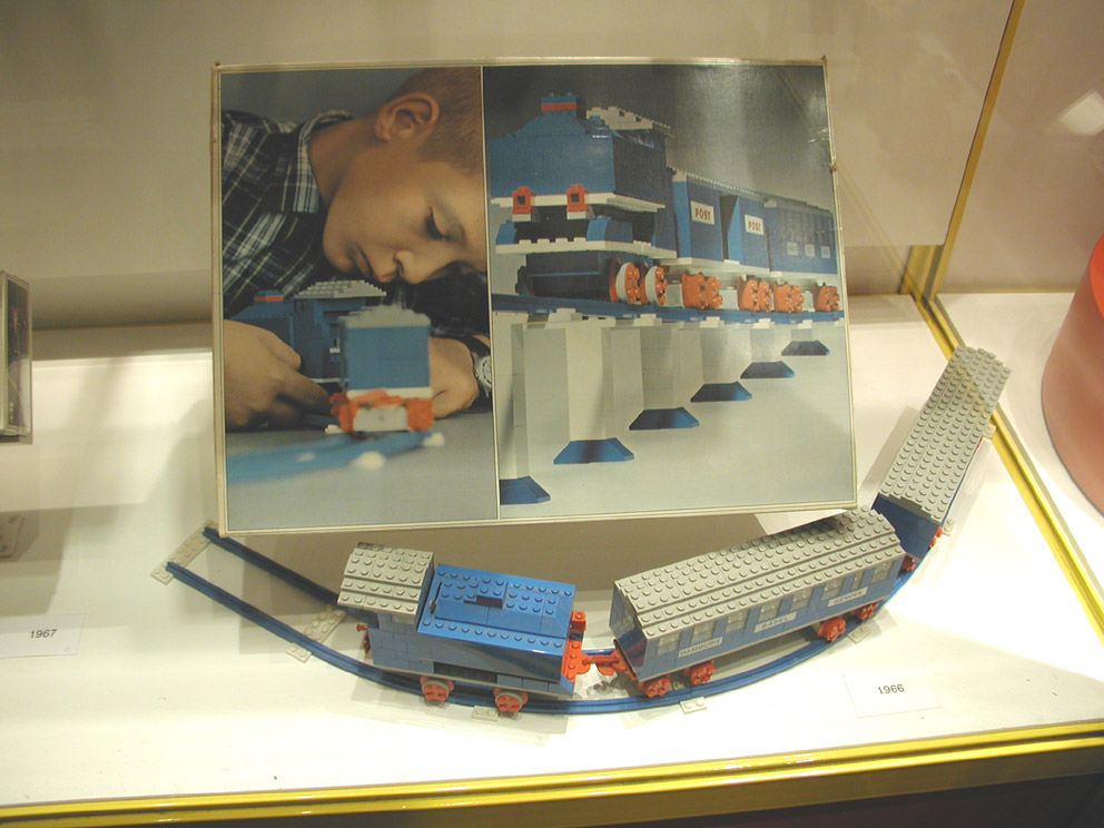 113_motorized_train_set.jpg