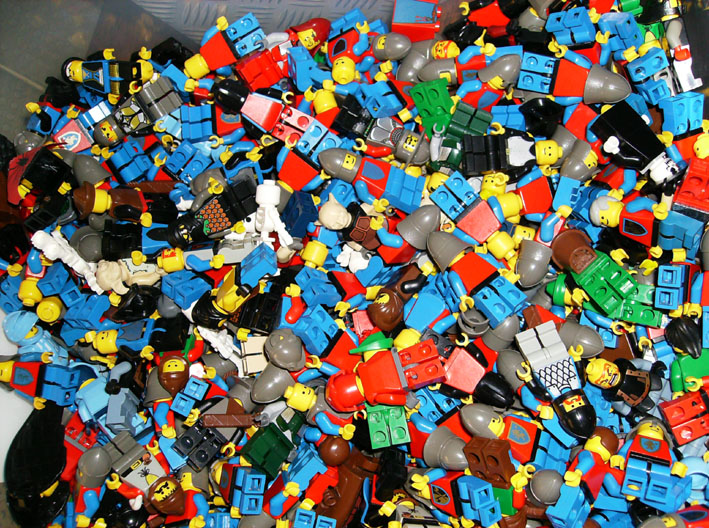 minifigs_pile_ii.jpg