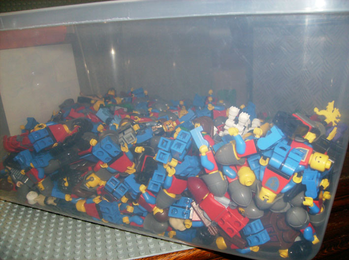 minifigs_pile_iii.jpg