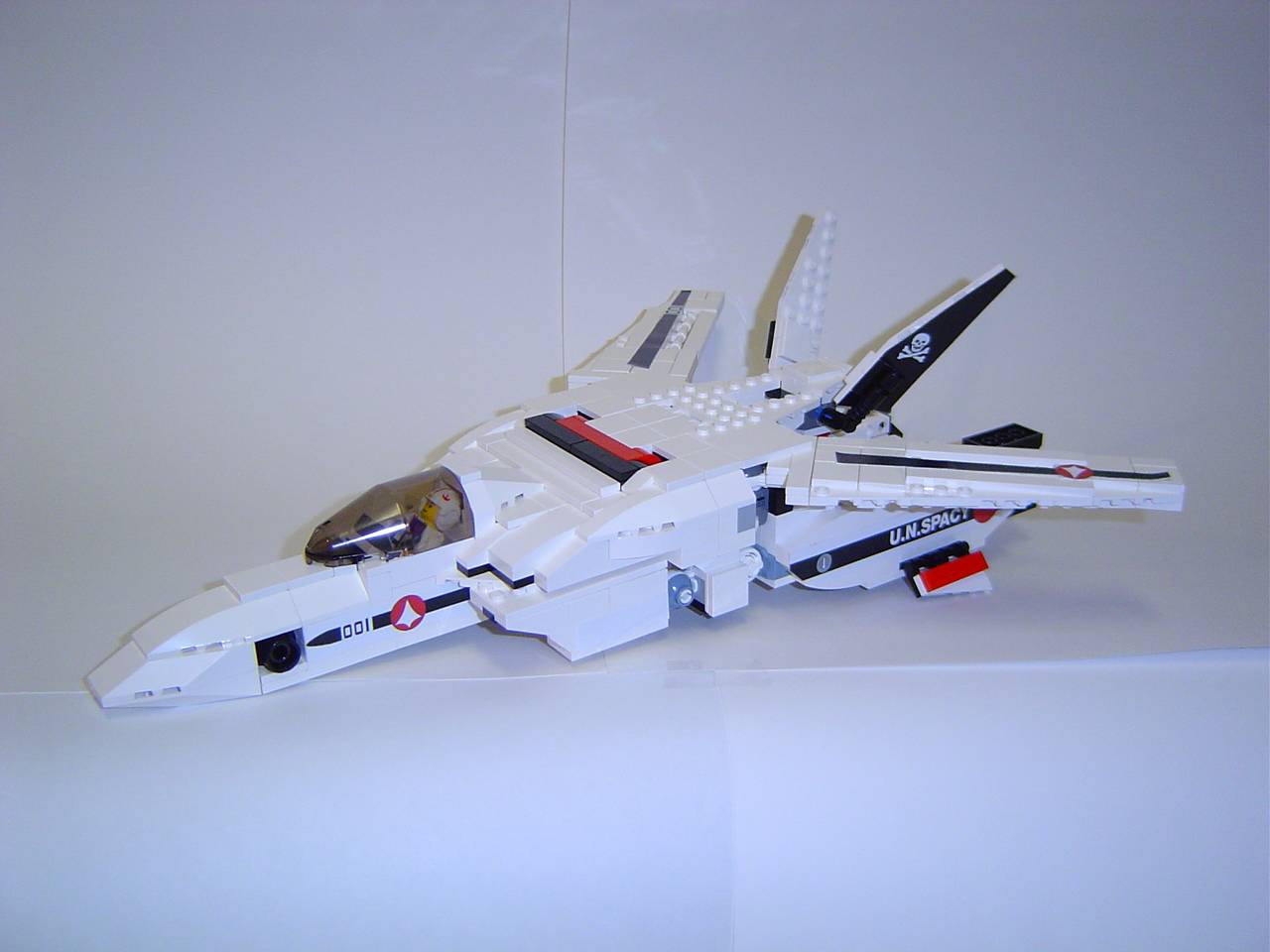 macross_vf-1a_valkyrie_fighter_02.jpg