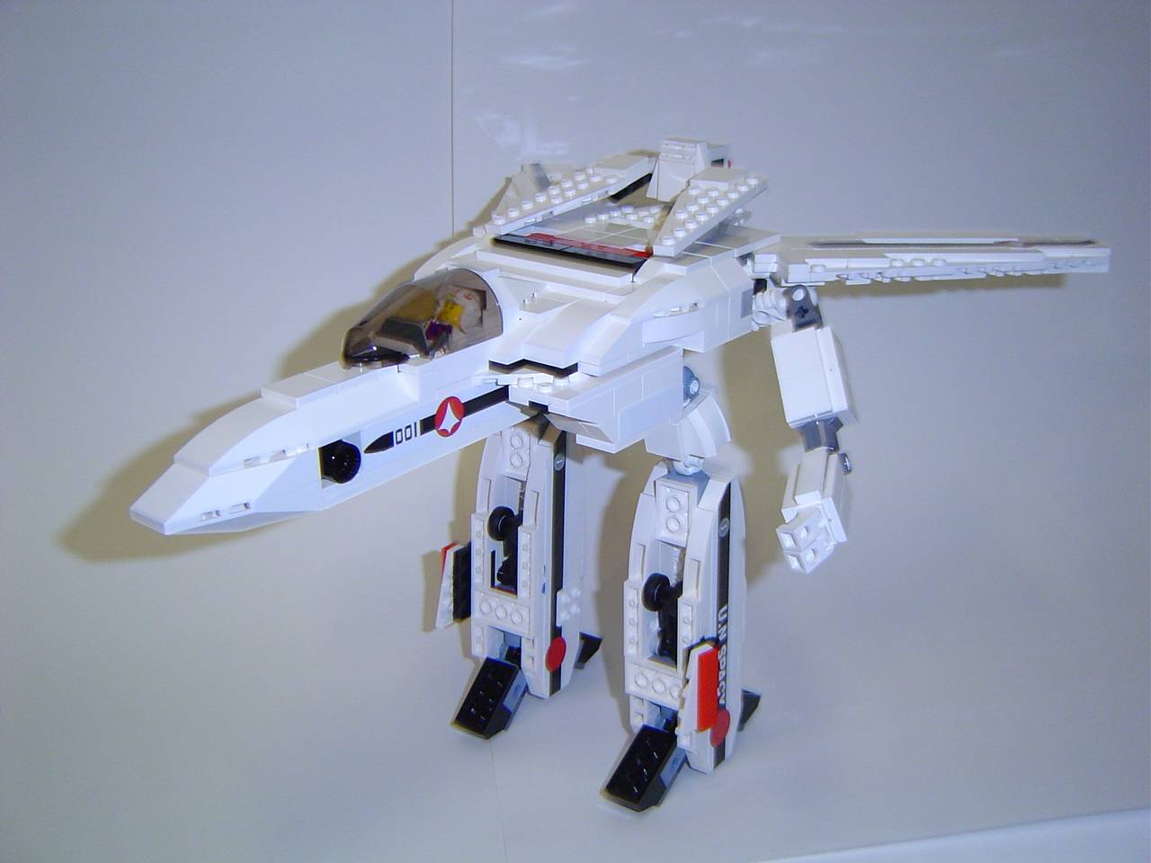 macross_vf-1a_valkyrie_gerwalk_00.jpg