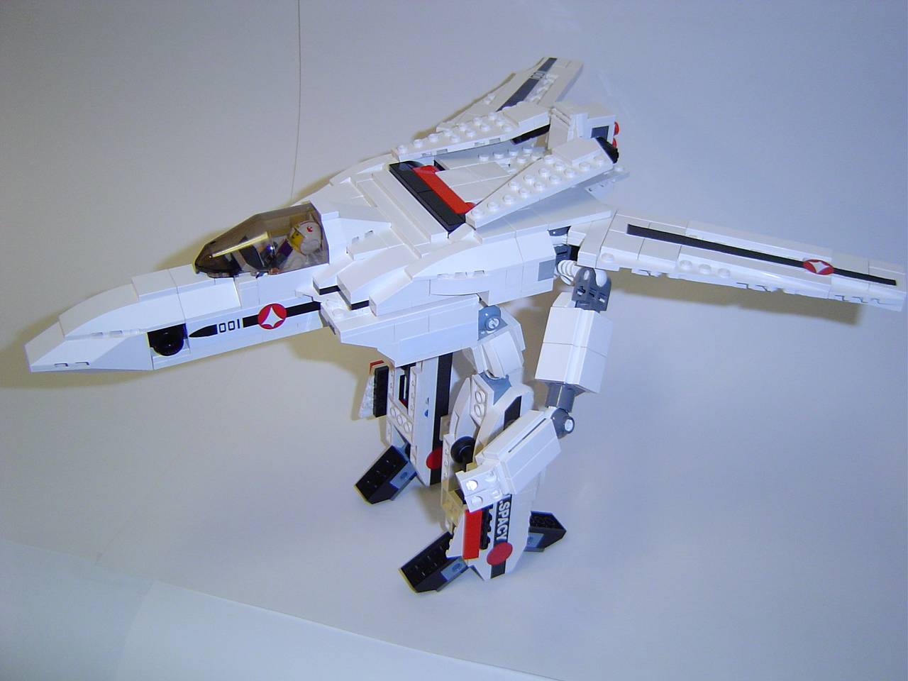 macross_vf-1a_valkyrie_gerwalk_01.jpg