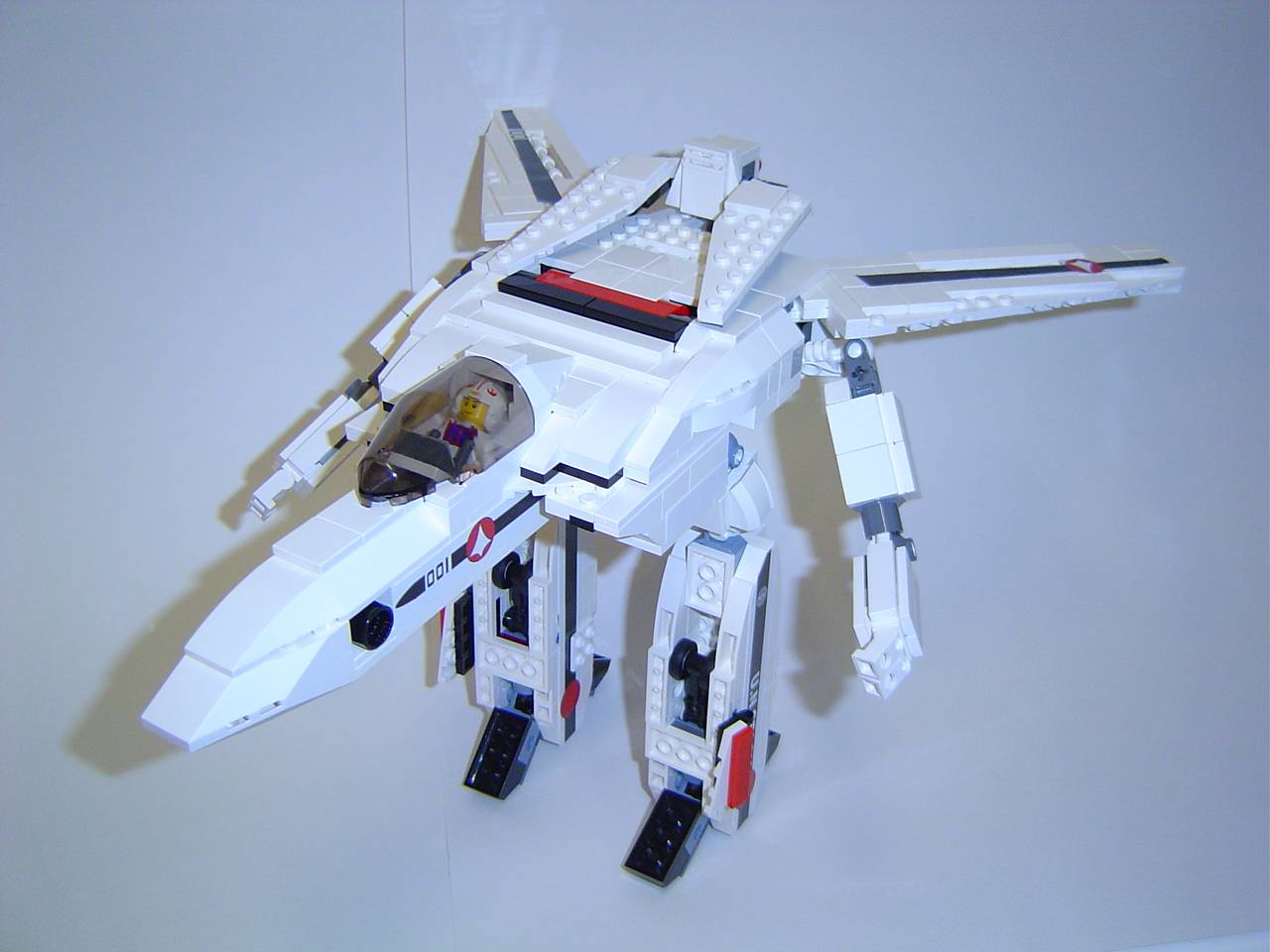 macross_vf-1a_valkyrie_gerwalk_02.jpg