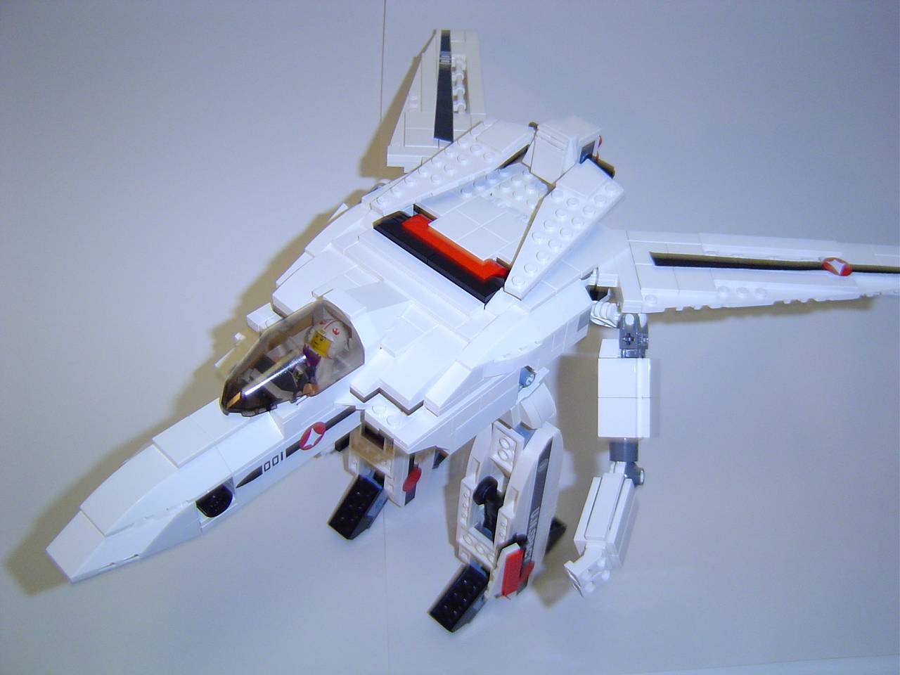 macross_vf-1a_valkyrie_gerwalk_03.jpg