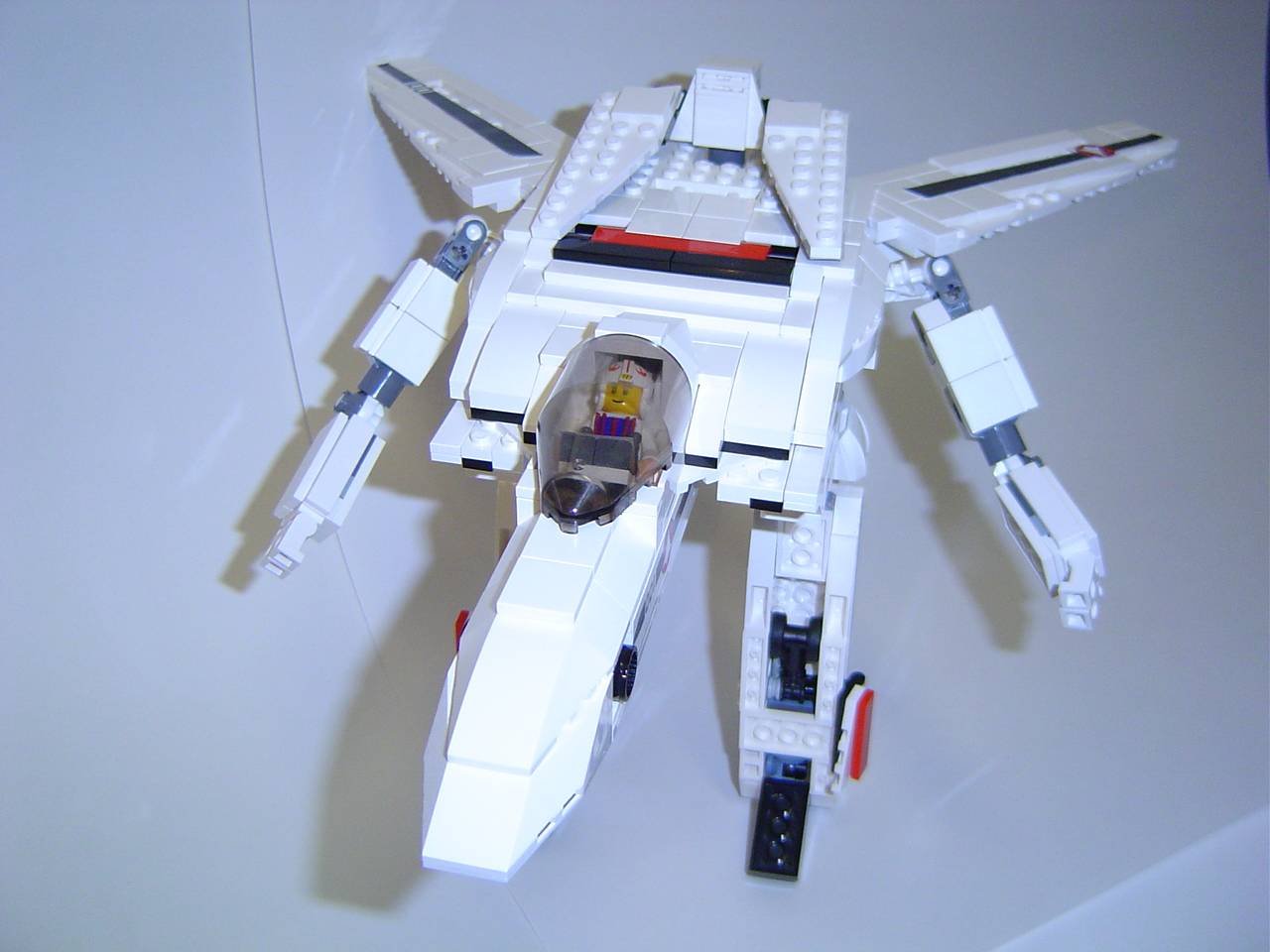macross_vf-1a_valkyrie_gerwalk_04.jpg