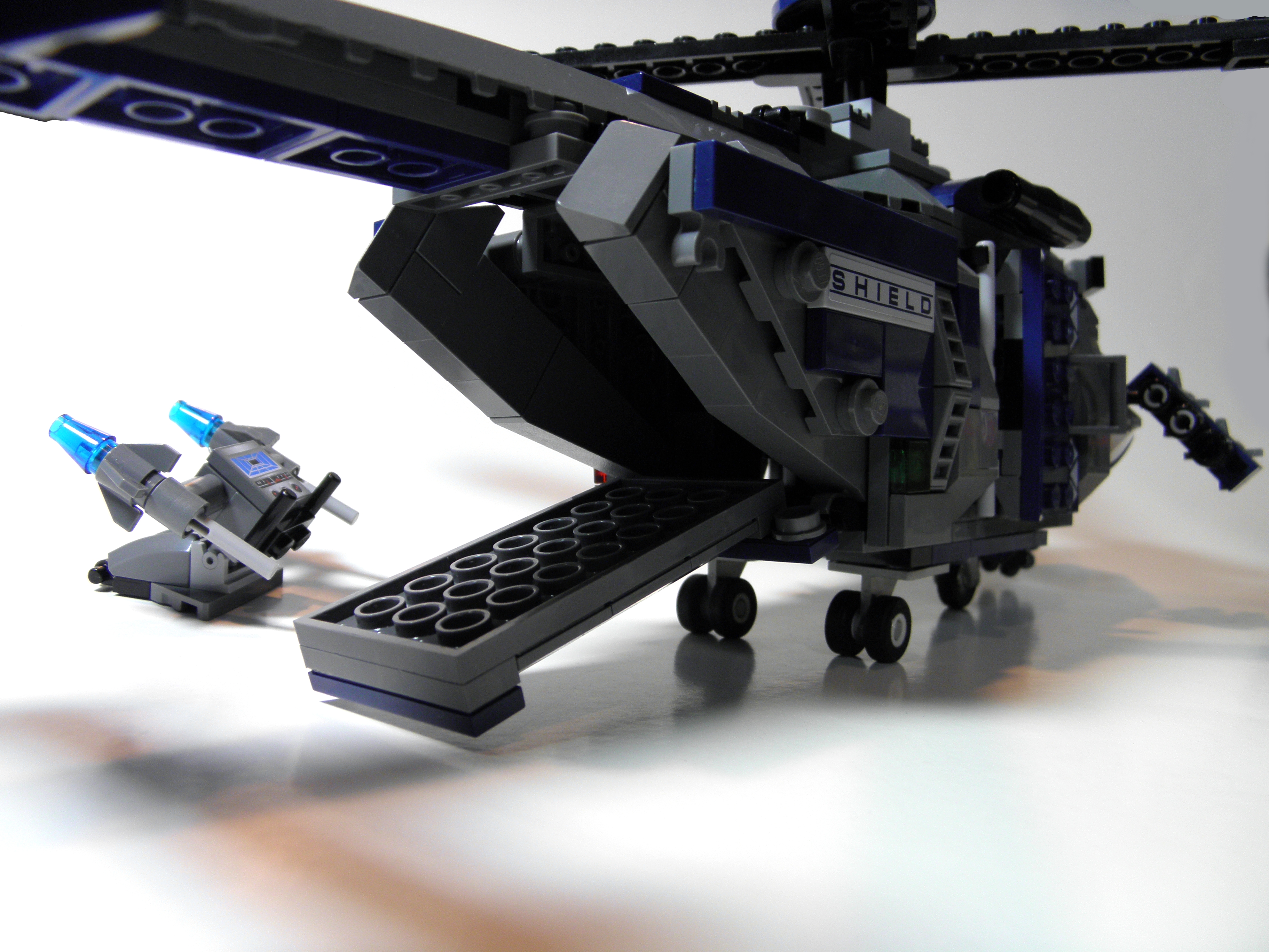 shield_helicopter_landing_gear_and_missile_launcher.jpg