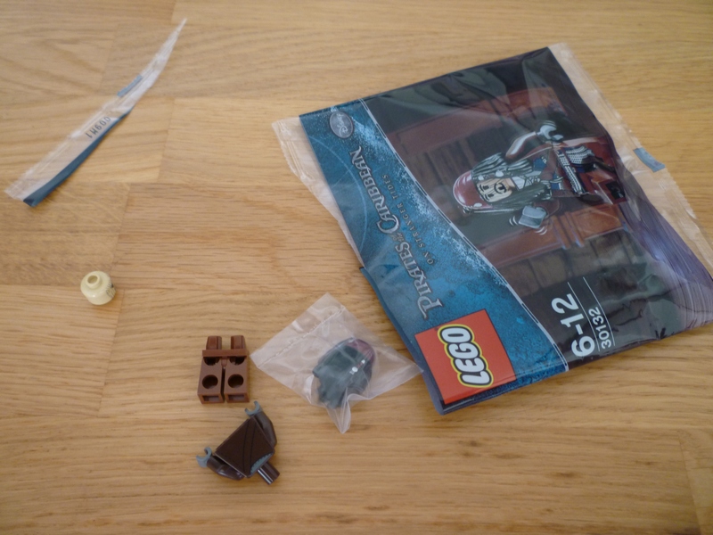 sparrow_in_wood2.jpg