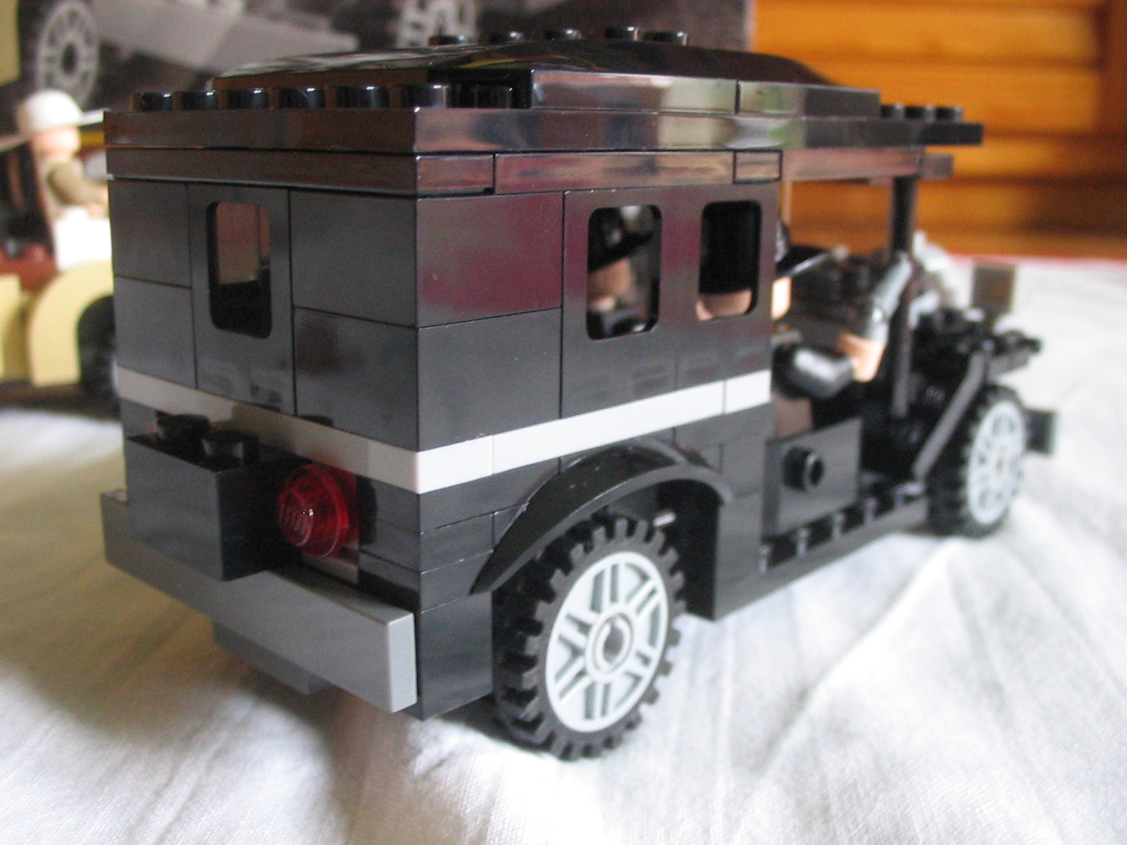 7682car2side2.jpg