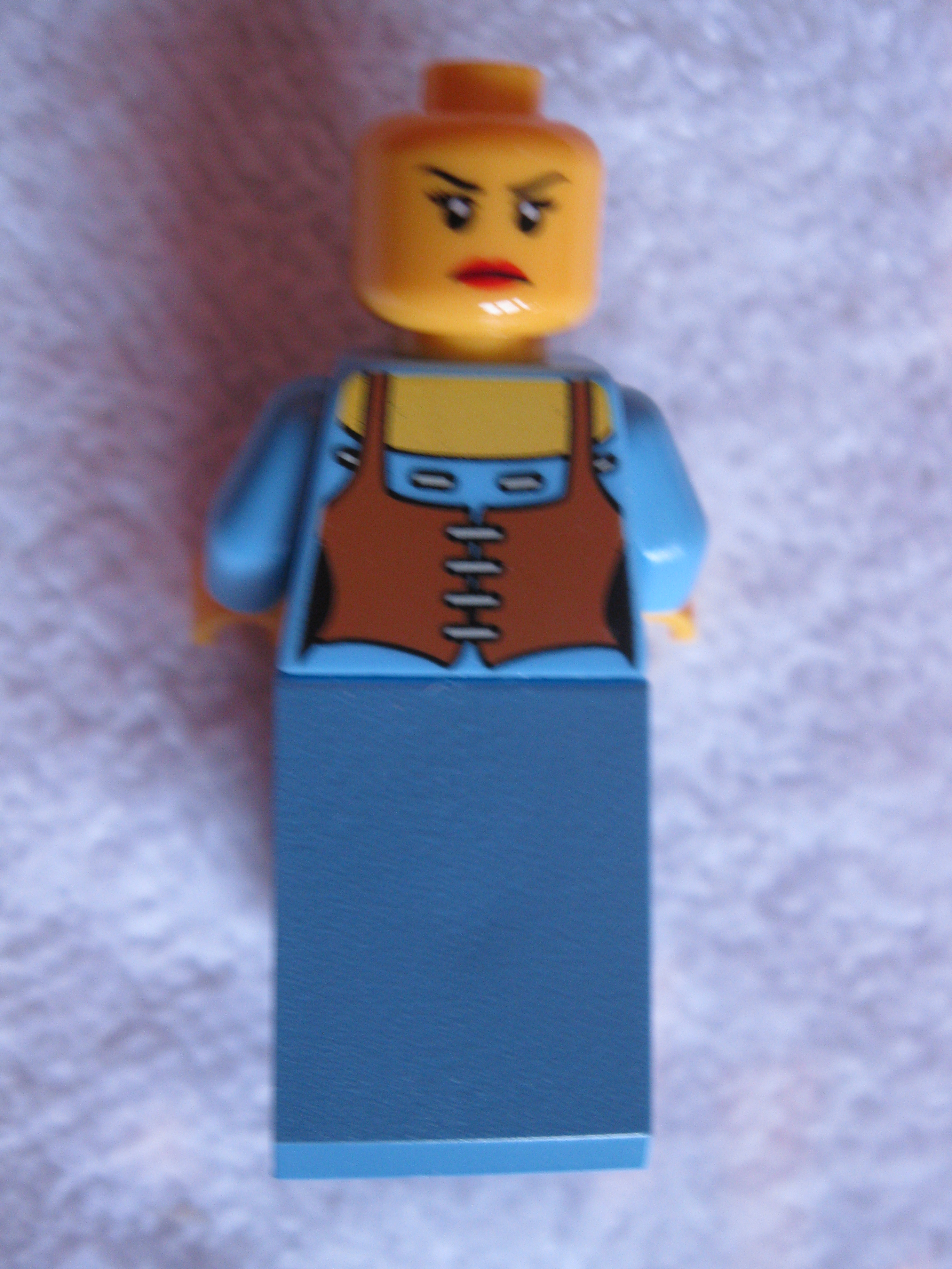 7189minifiguresfraubauer4.jpg