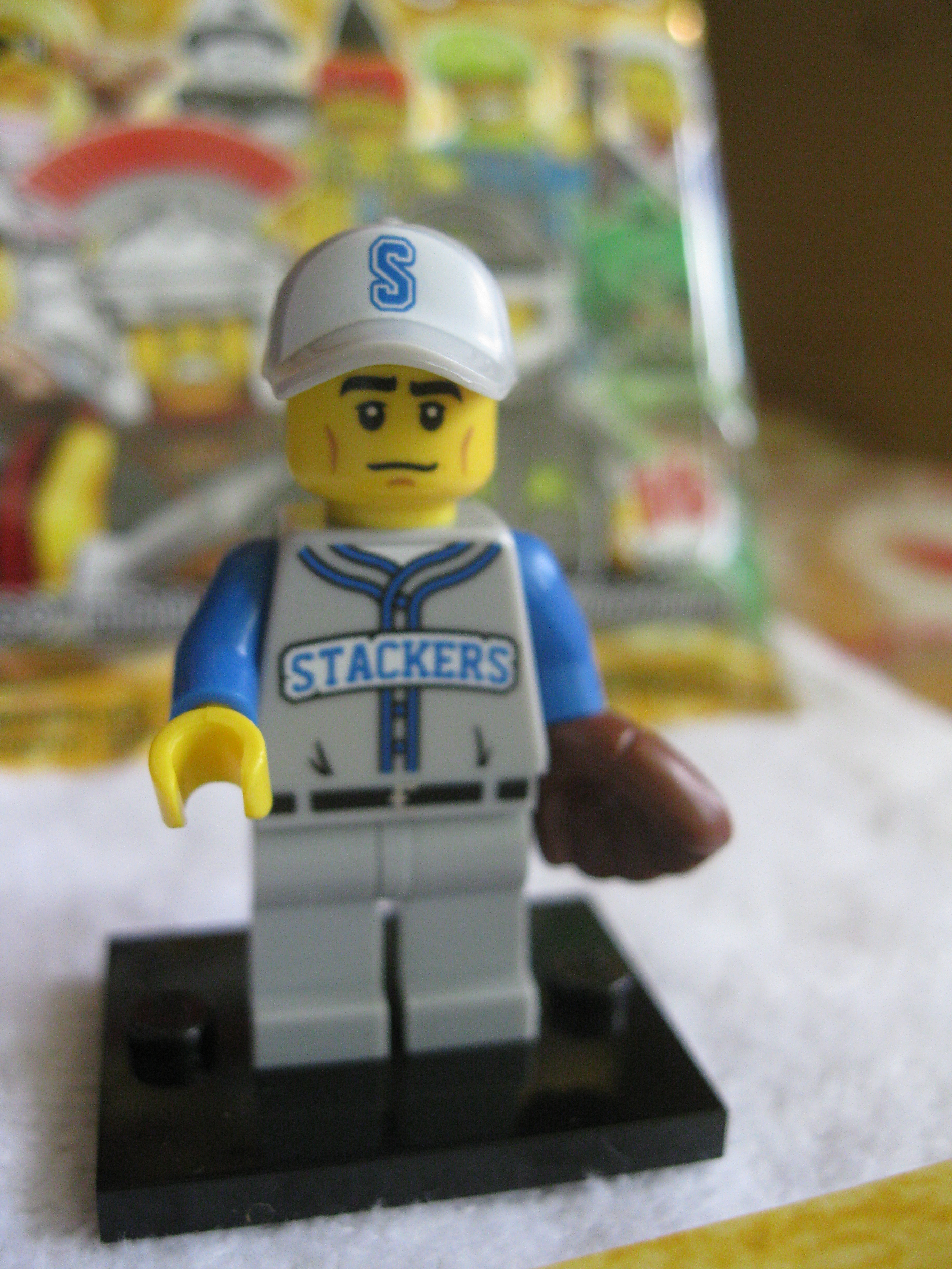 71001baseballfielder1.jpg