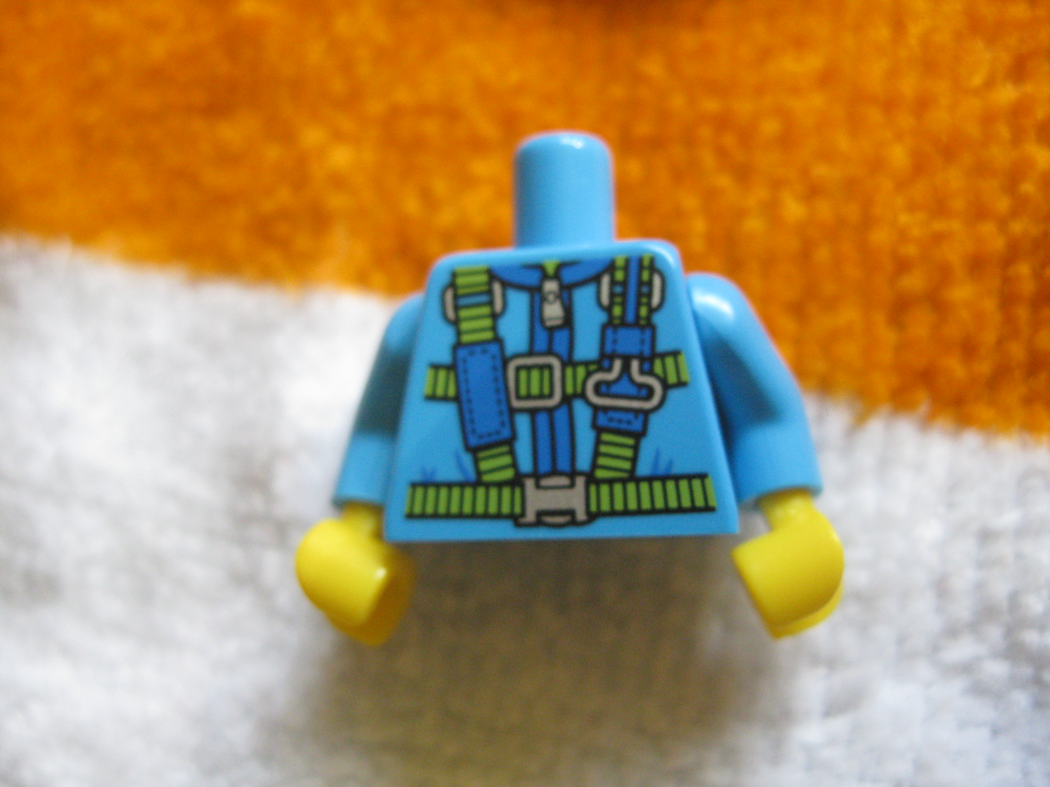 71001skydiverf.jpg