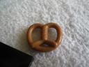 71002pretzelgirlb.jpg