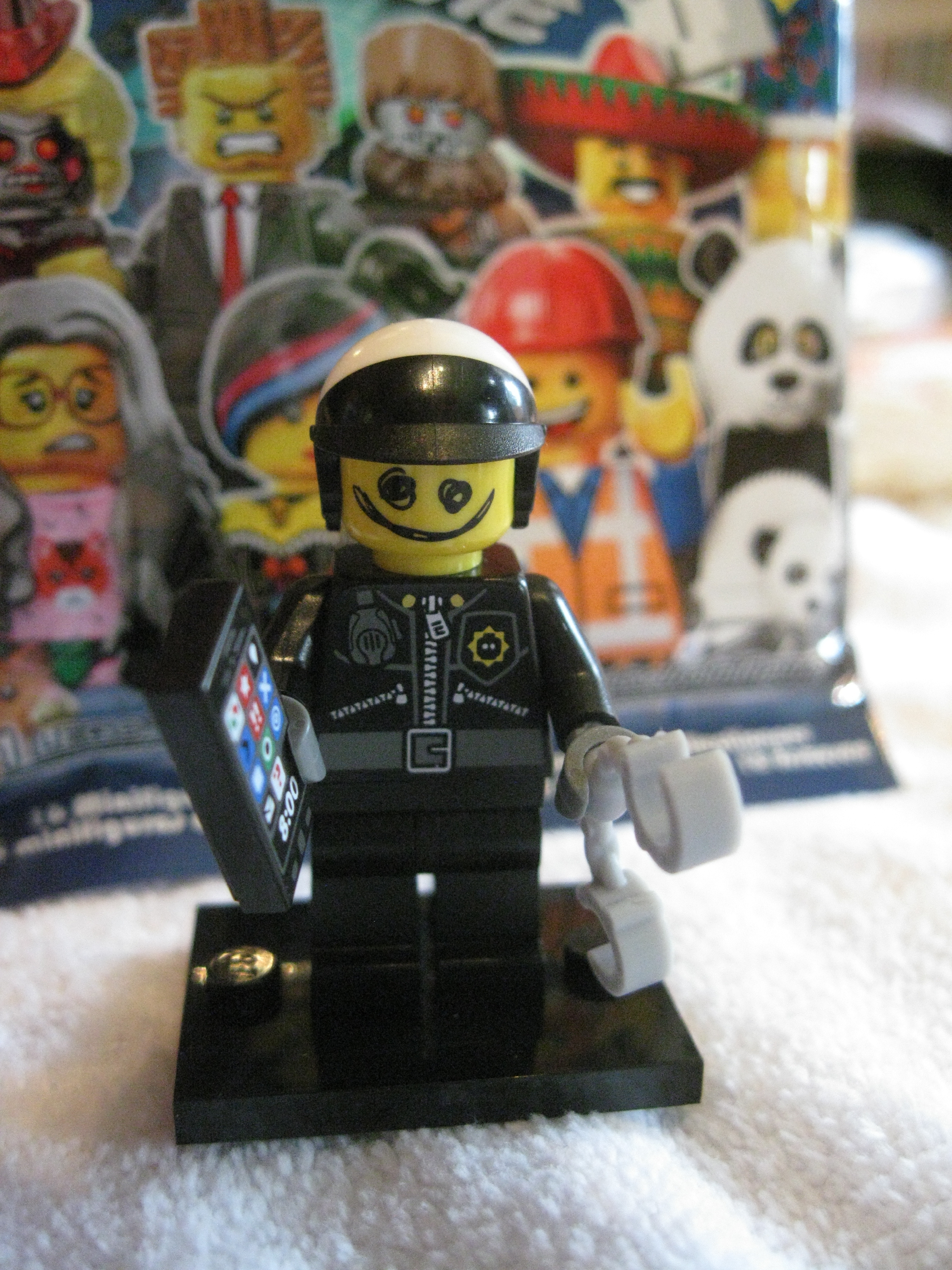 71004scribblefacebadcop2.jpg