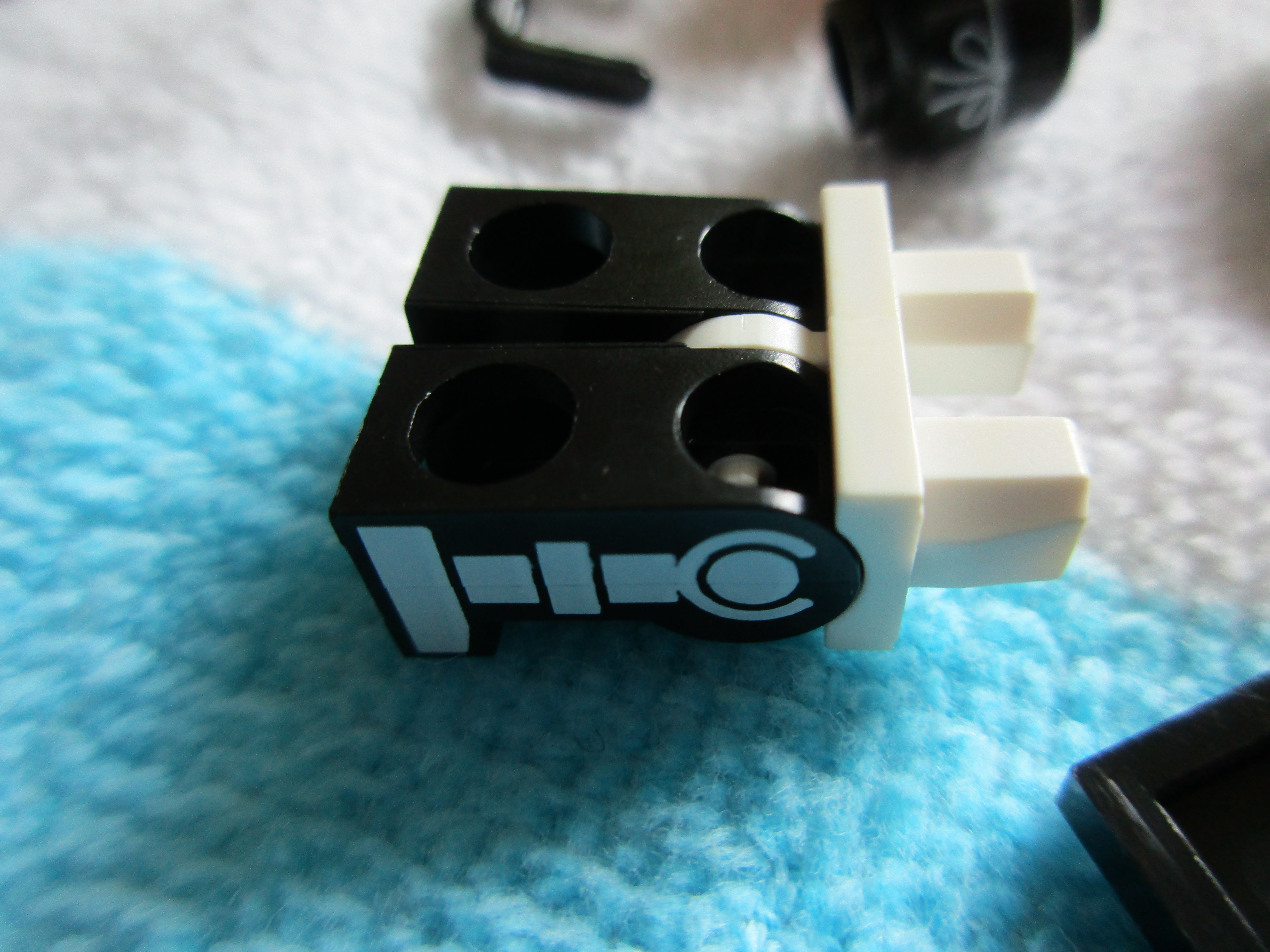 71010skeletonguyf.jpg
