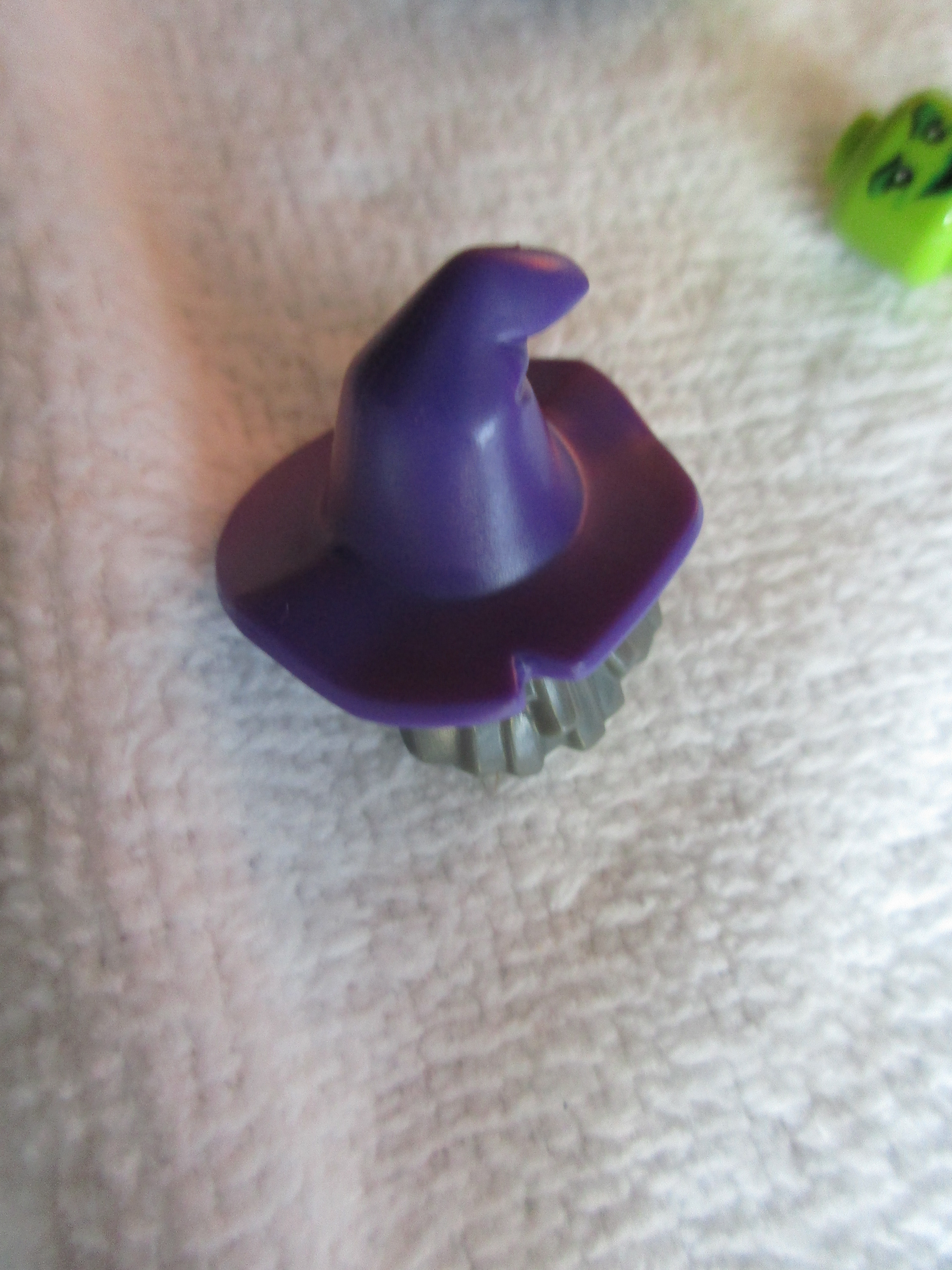 71010wackywitchg.jpg
