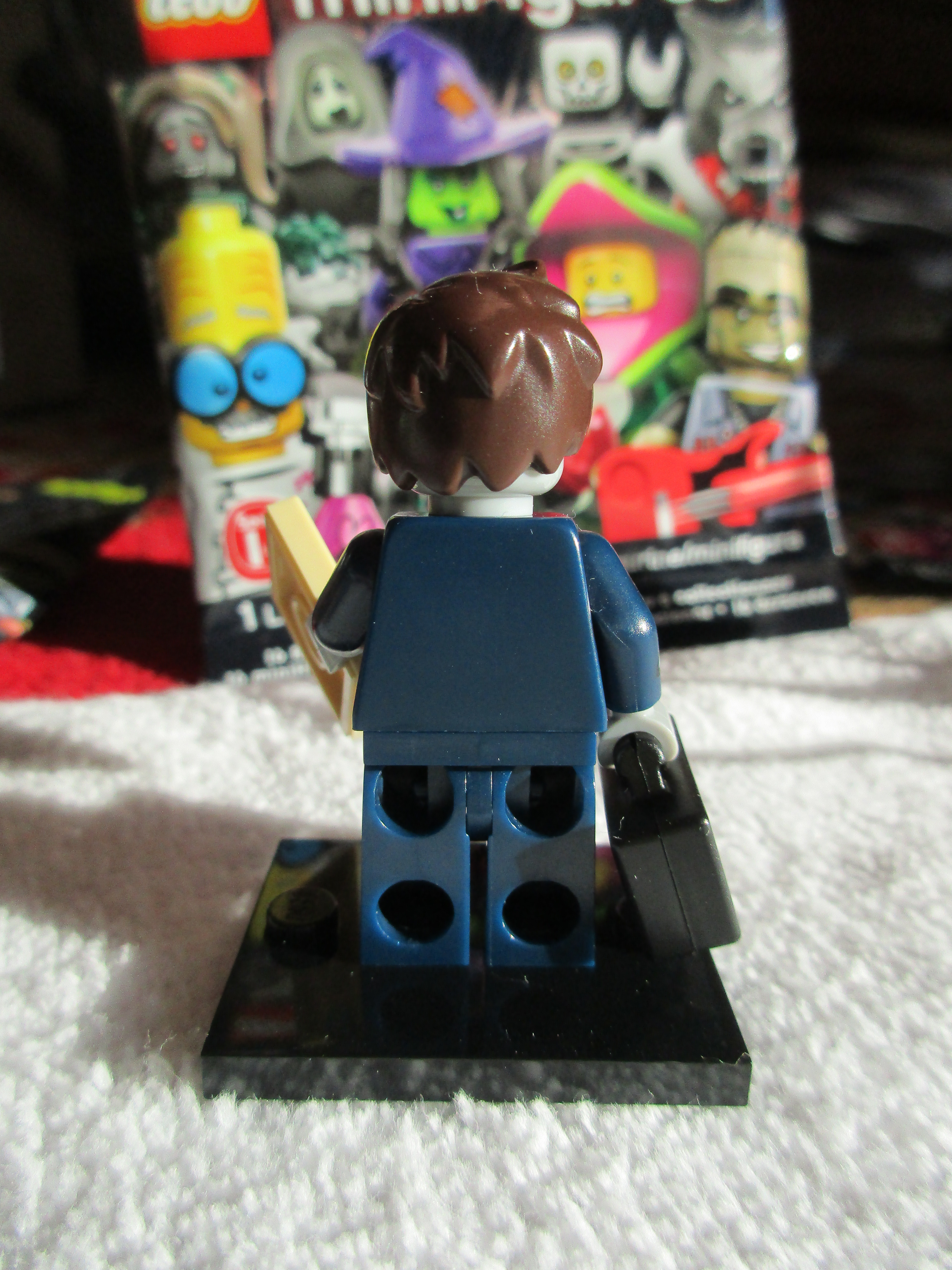 71010zombiebusinessman2.jpg