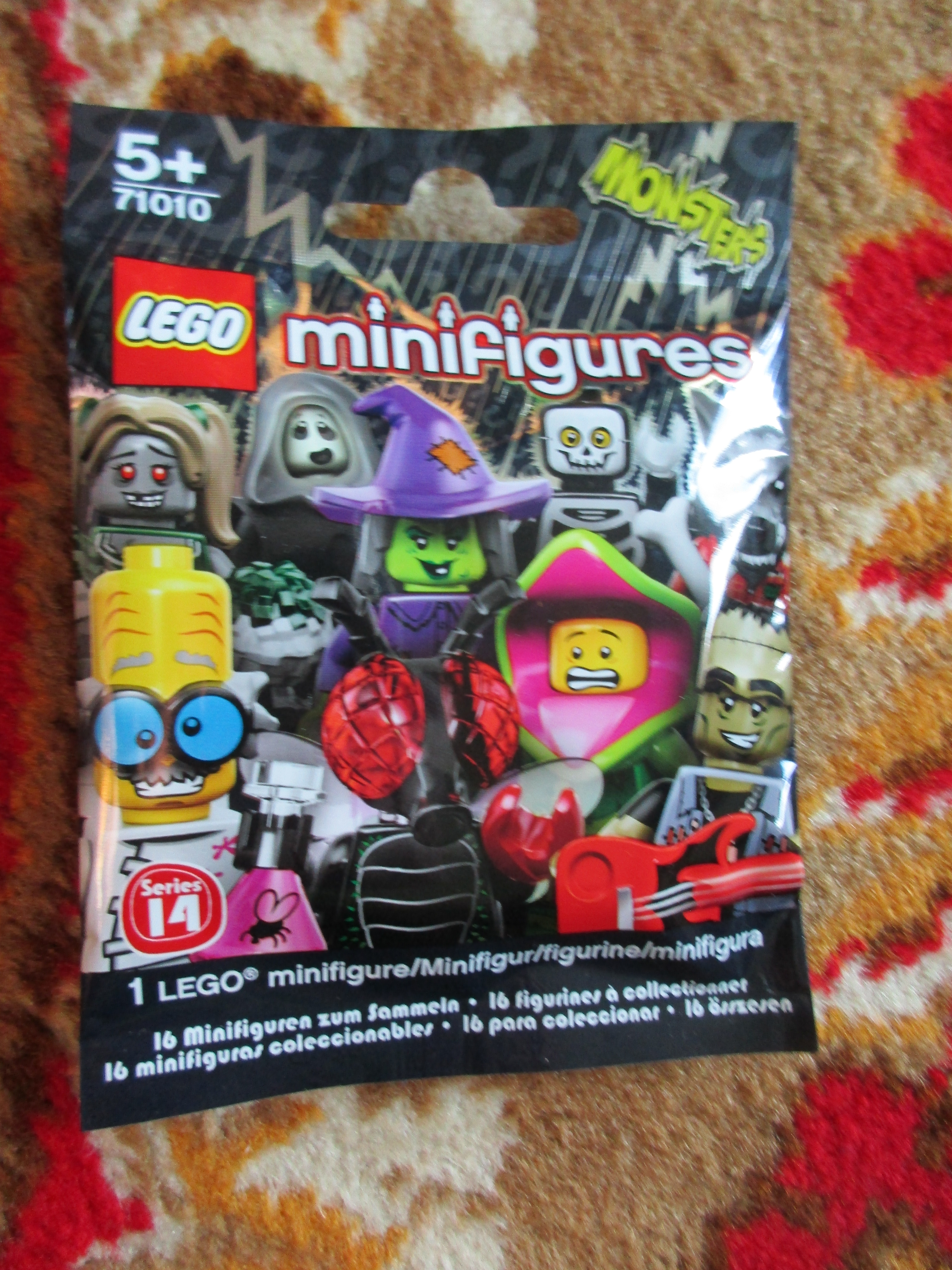 71010zombiebusinessmanpolybag.jpg