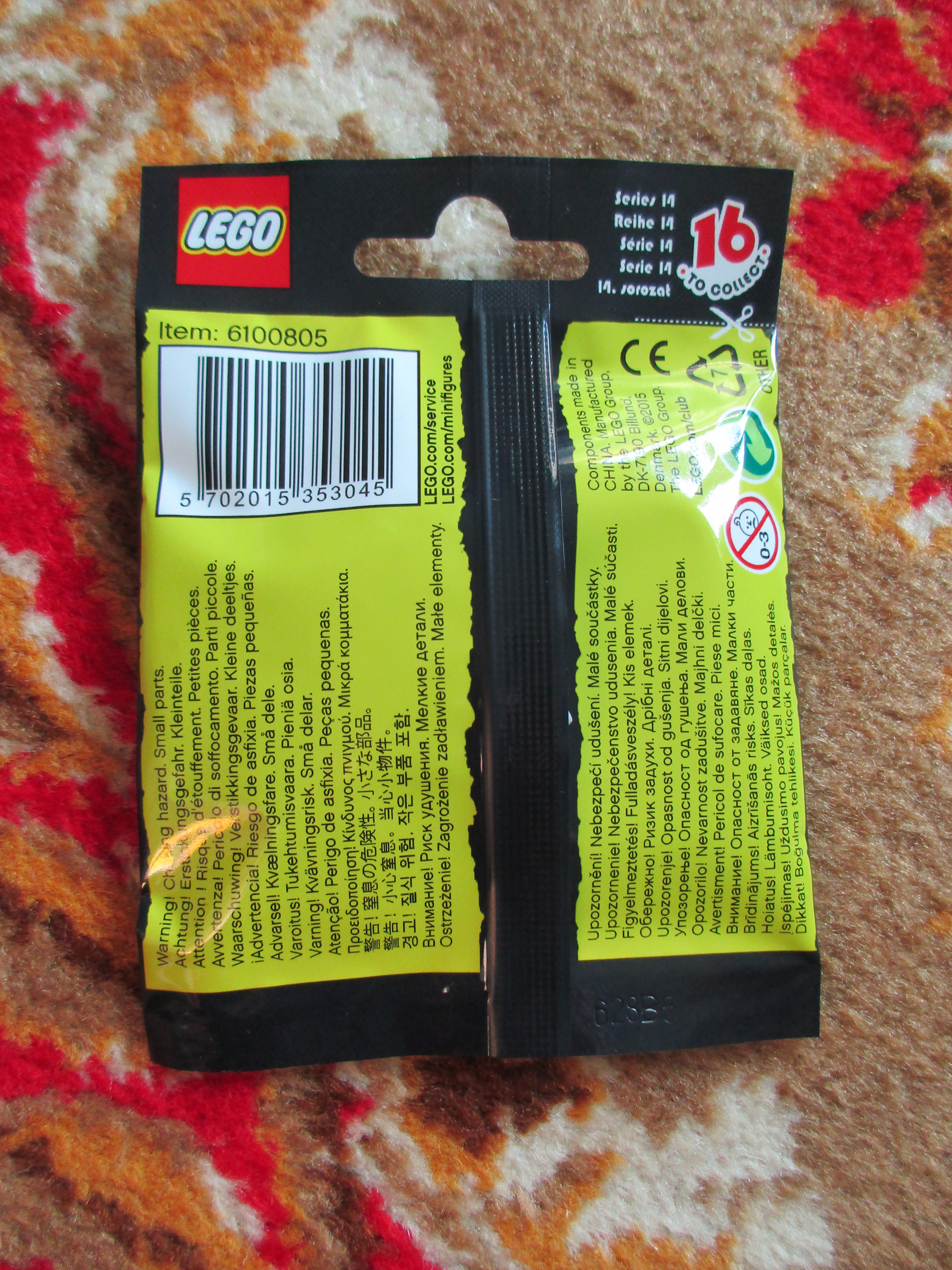 71010zombiebusinessmanpolybag2.jpg