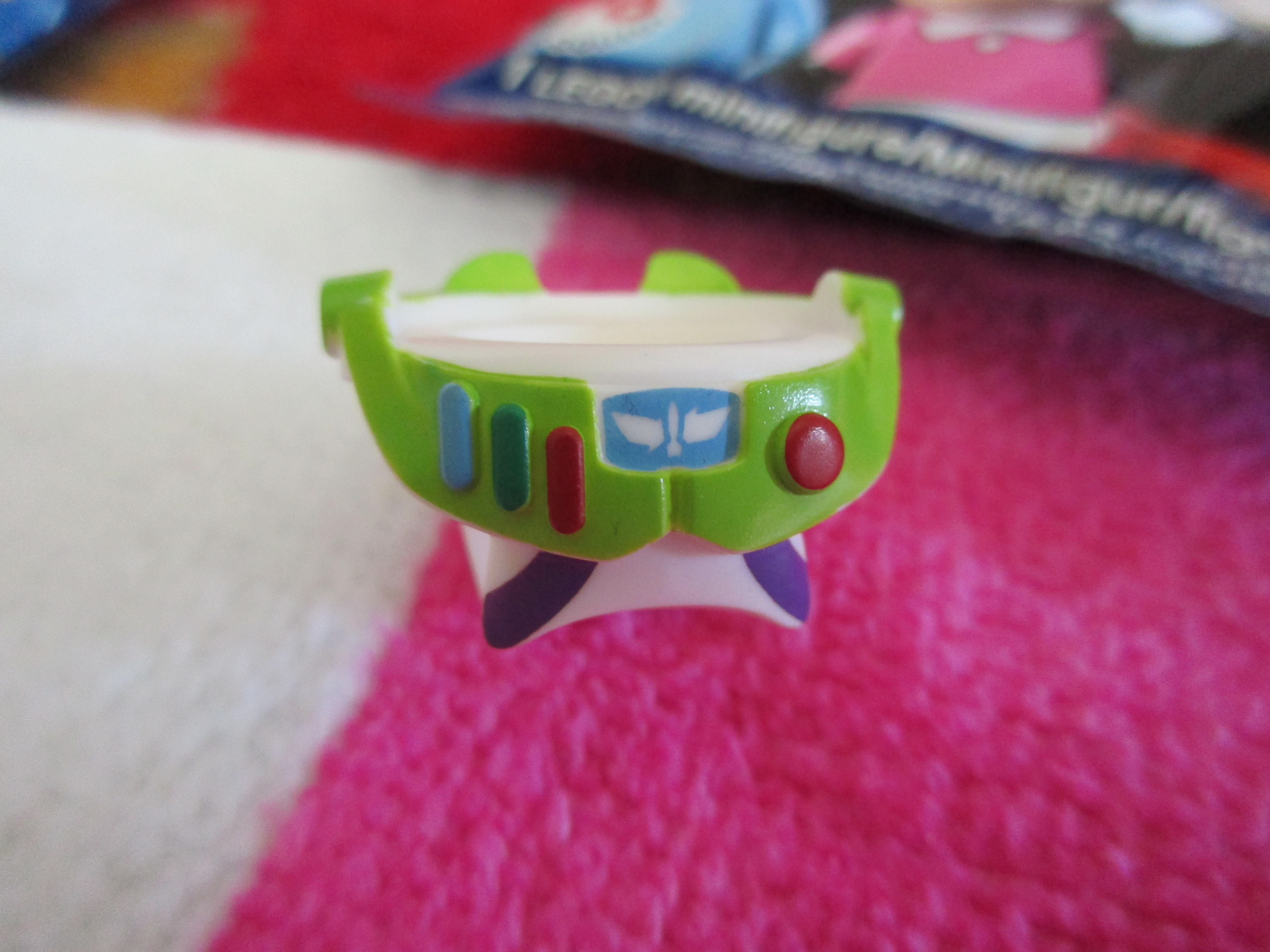 71012buzzlightyearl.jpg