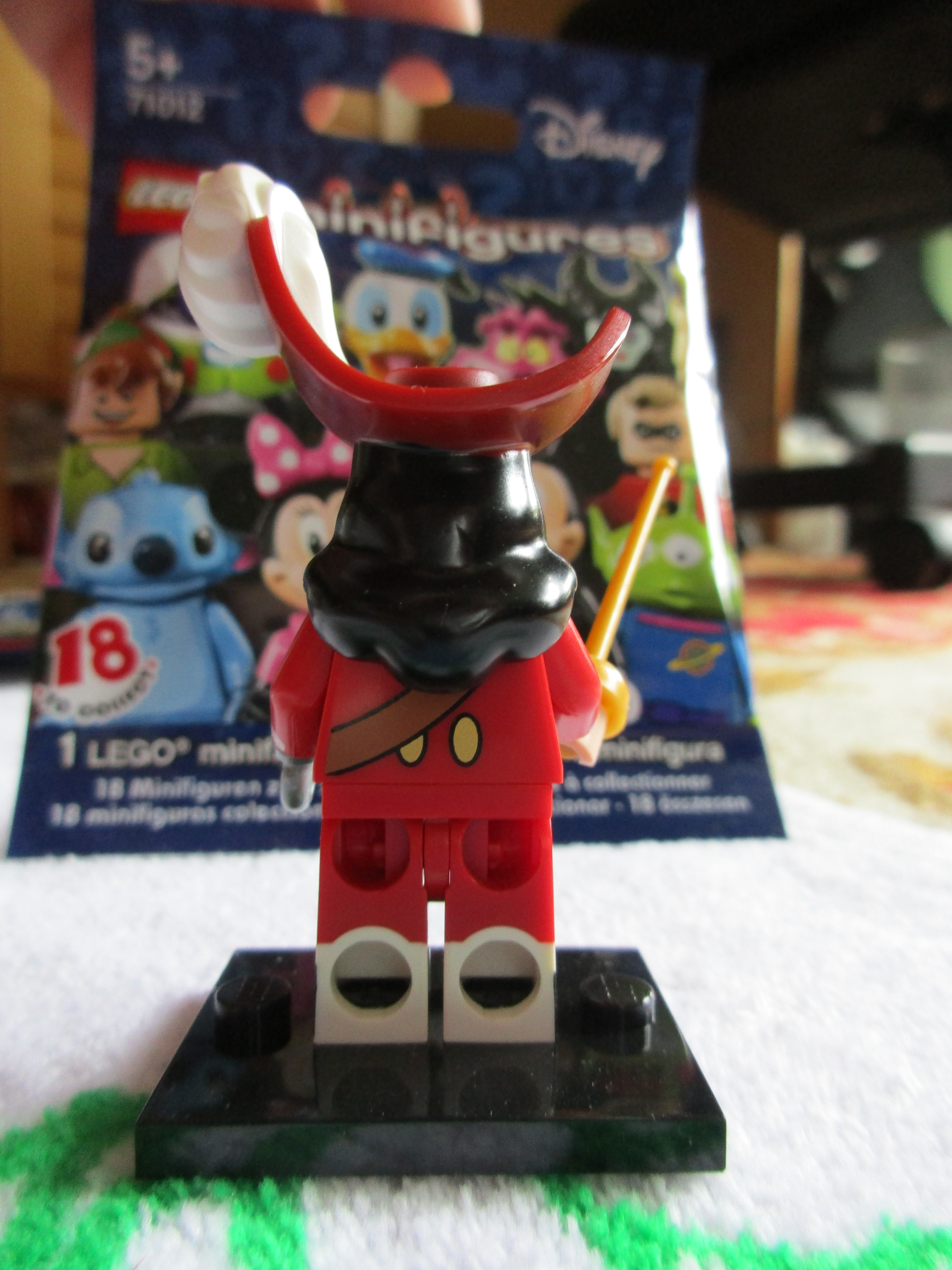 71012captainhook2.jpg