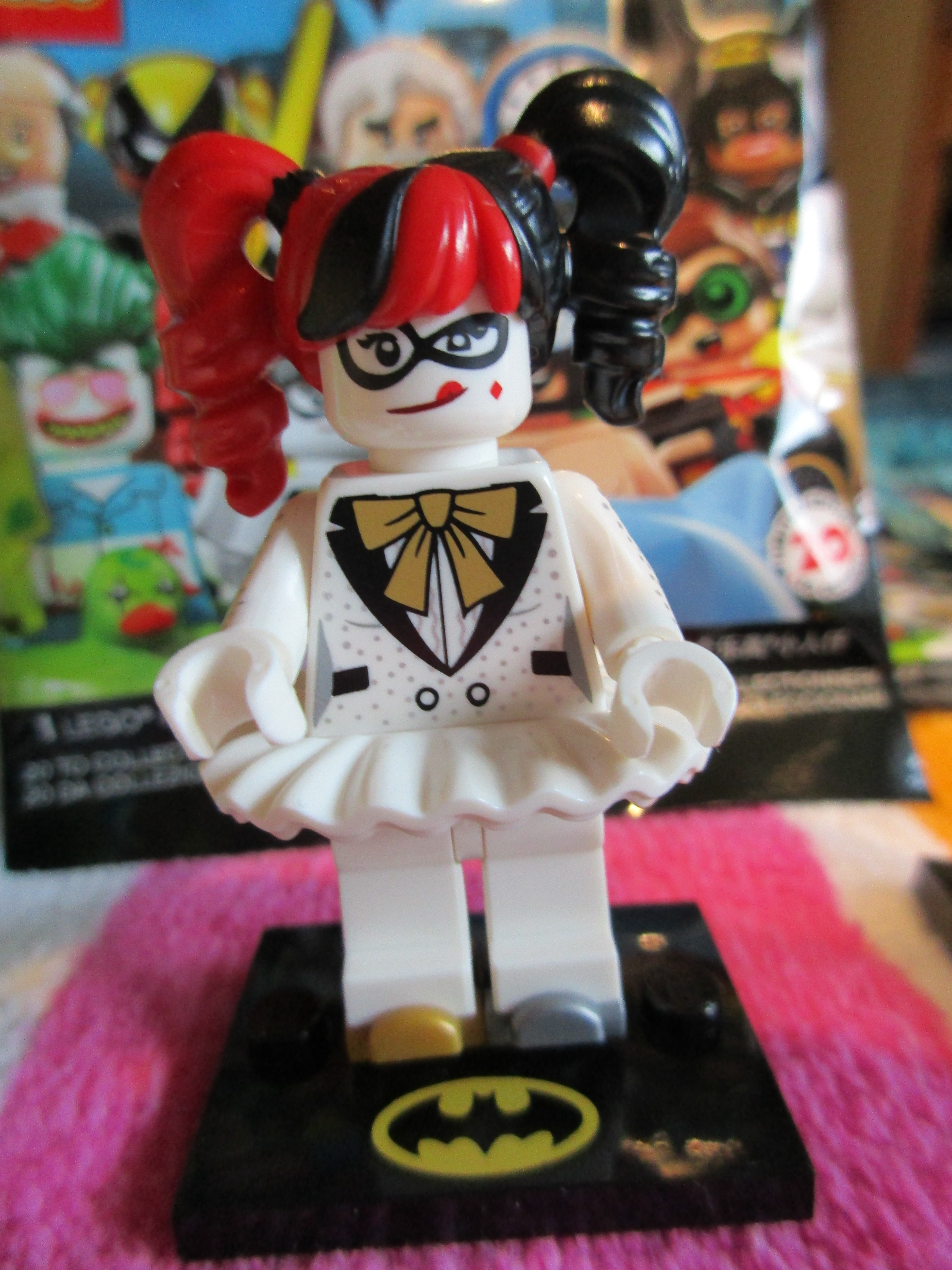 71020friendsarefamilyharleyquinn1.jpg