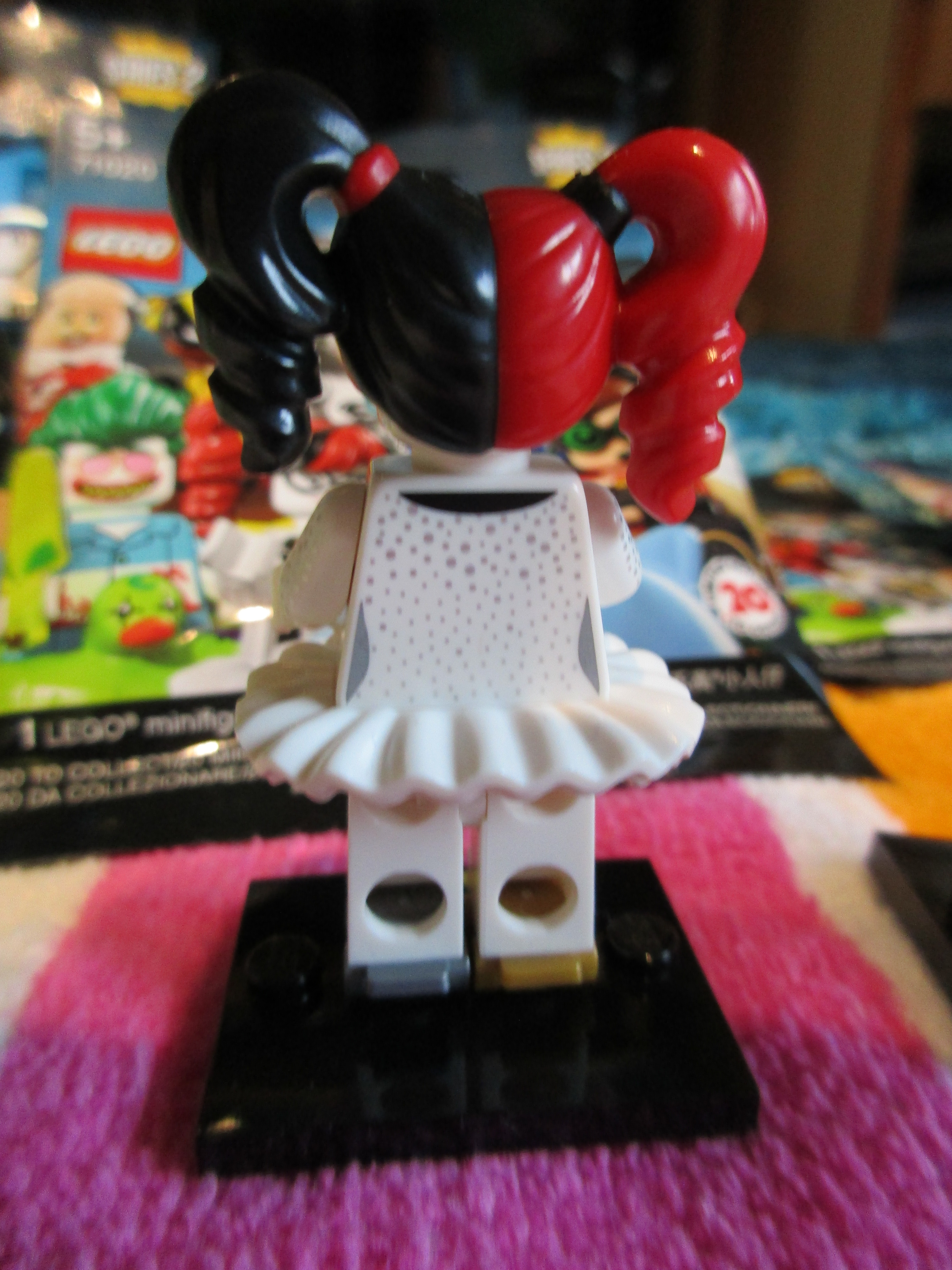 71020friendsarefamilyharleyquinn2.jpg