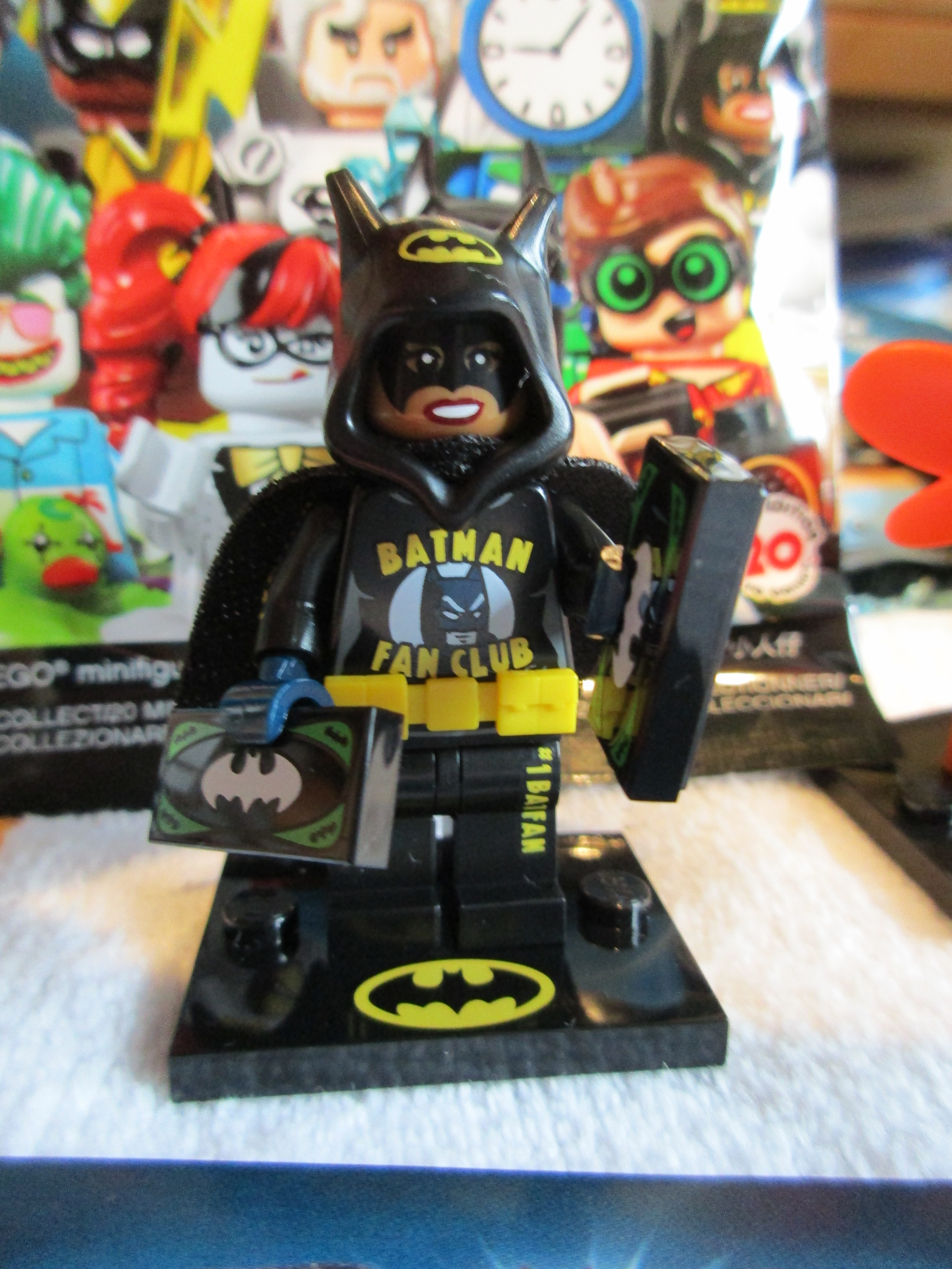 71020soccermombatgirl1.jpg