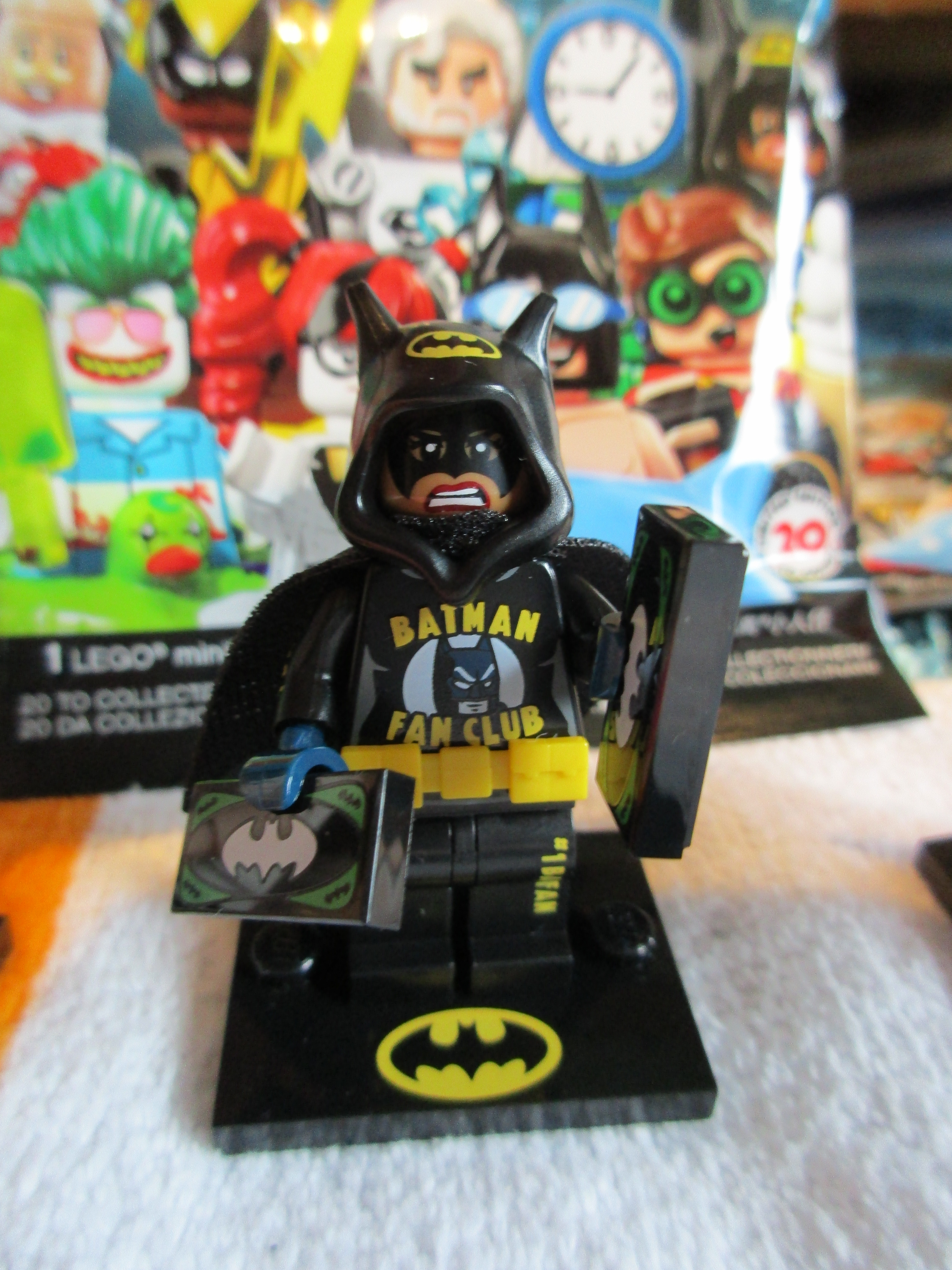71020soccermombatgirl3.jpg