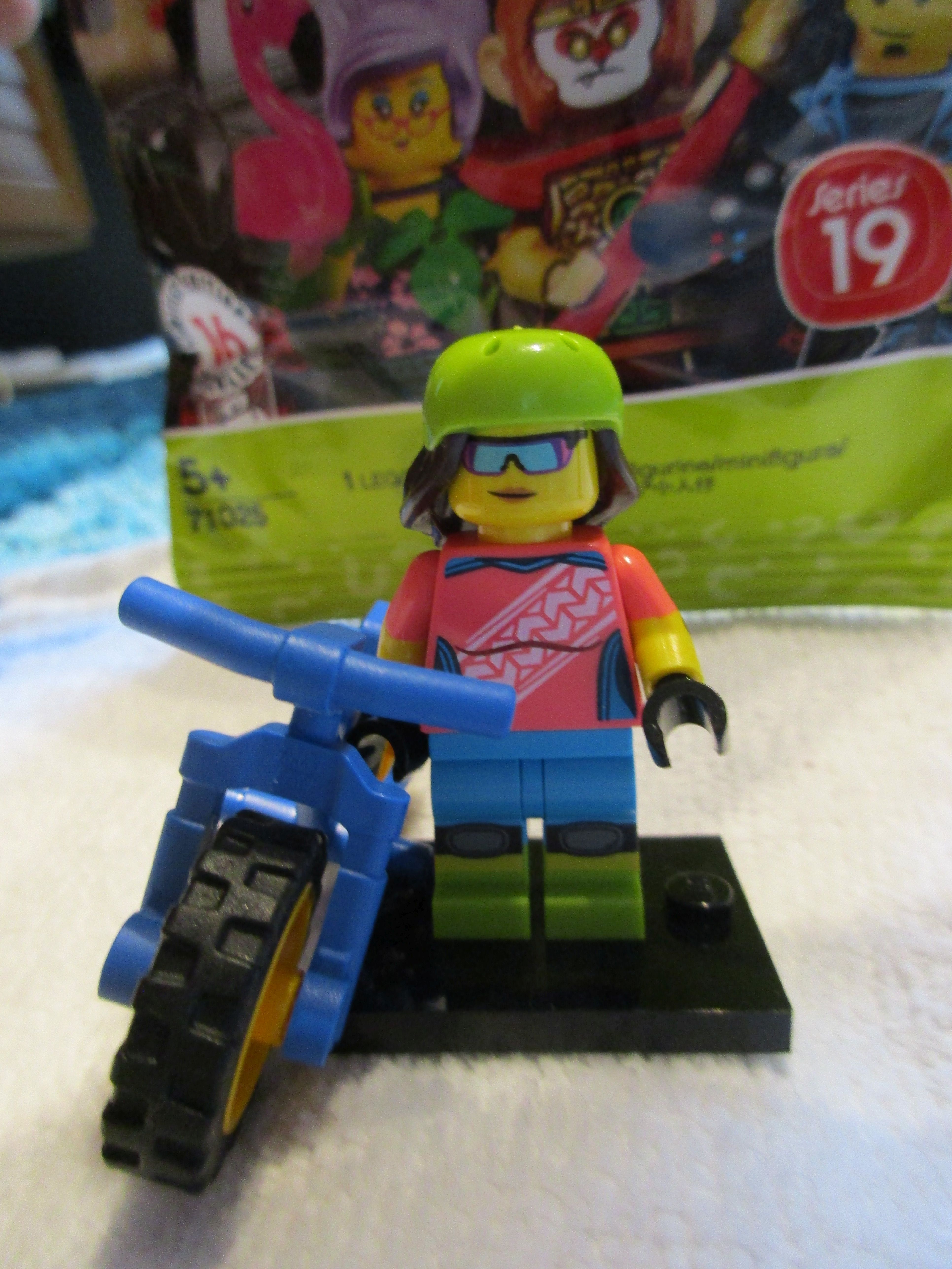 71025mountainbiker4.jpg
