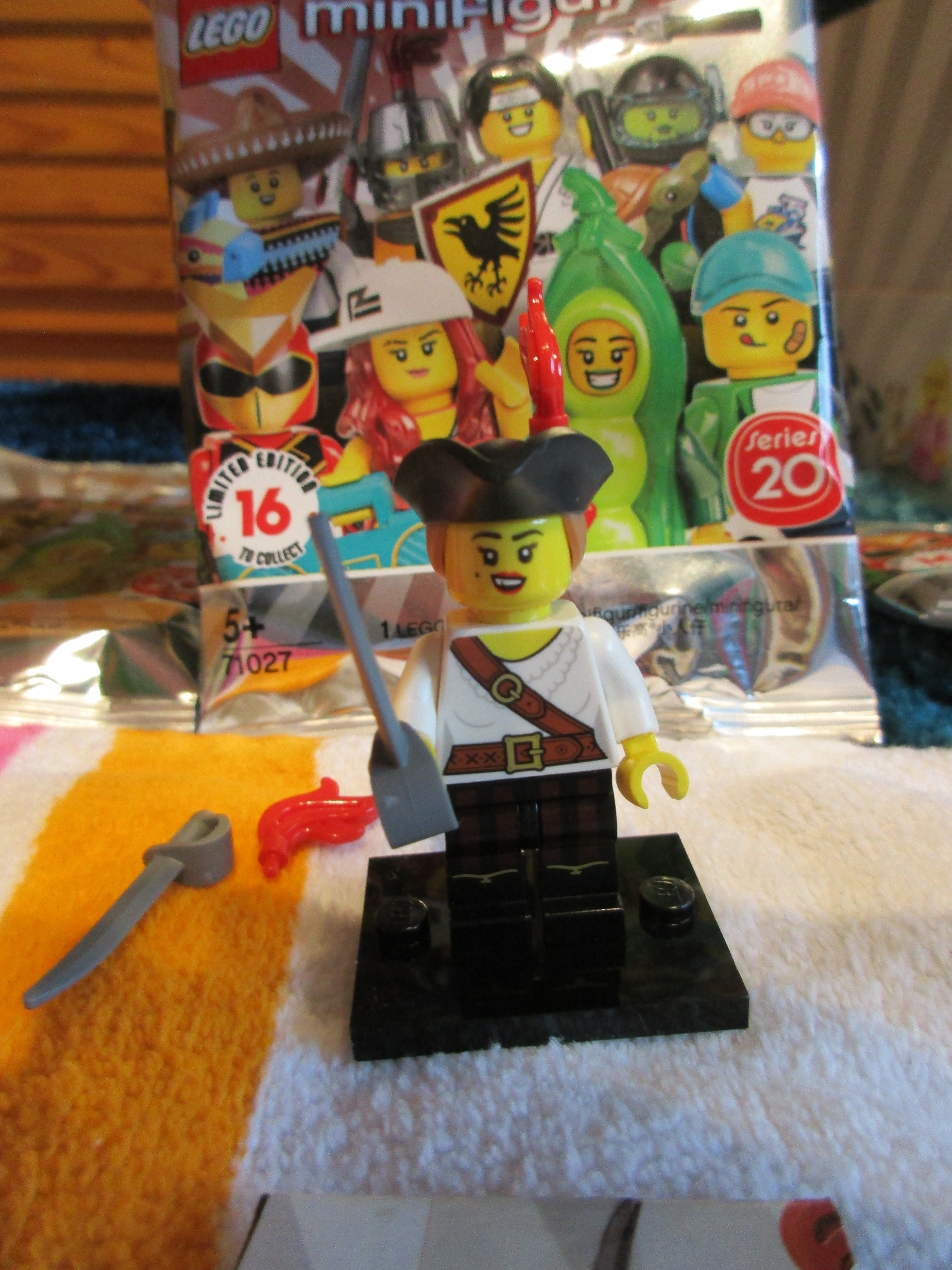 71027pirategirl3.jpg