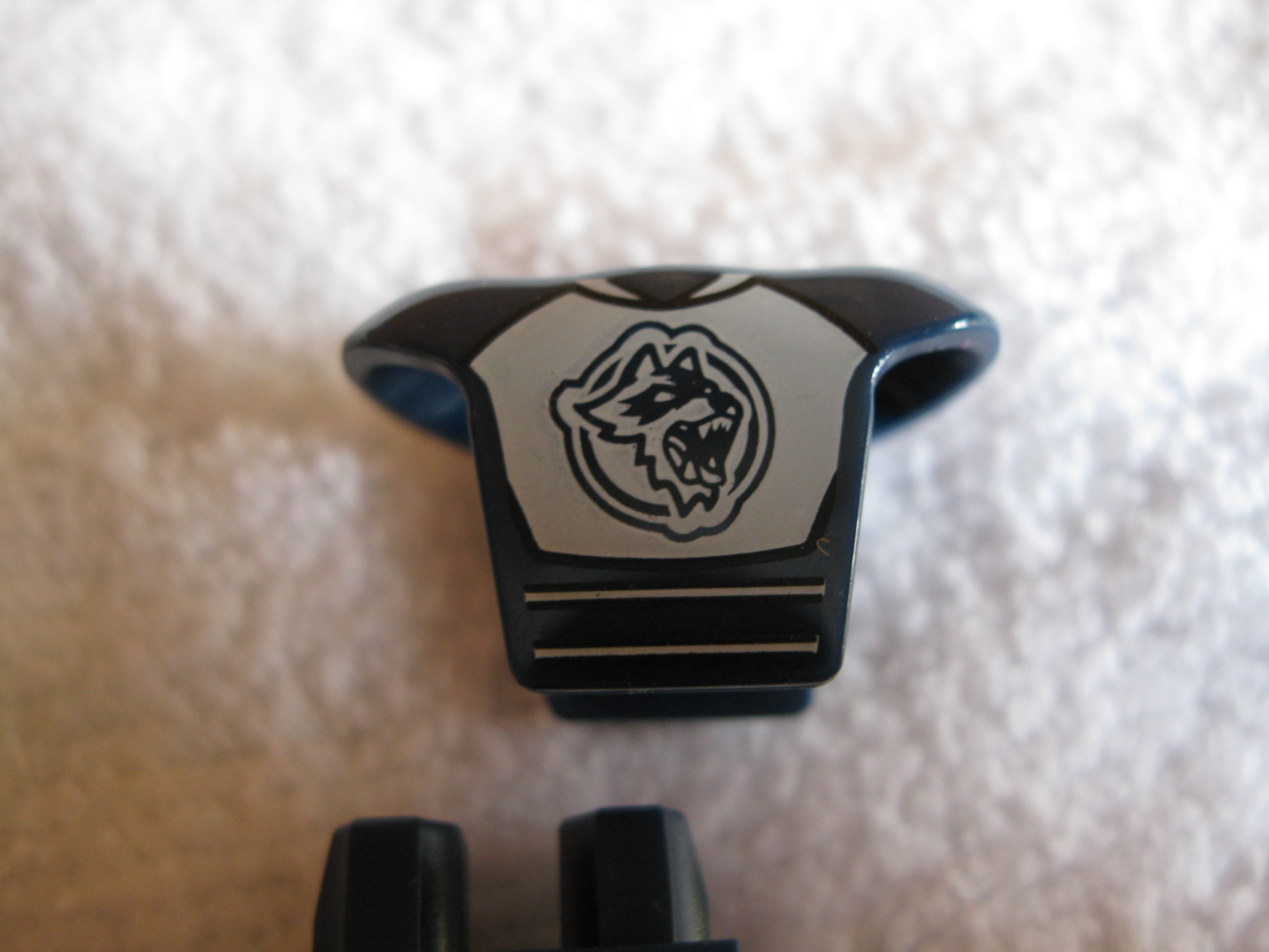 8804hockeyplayerd.jpg
