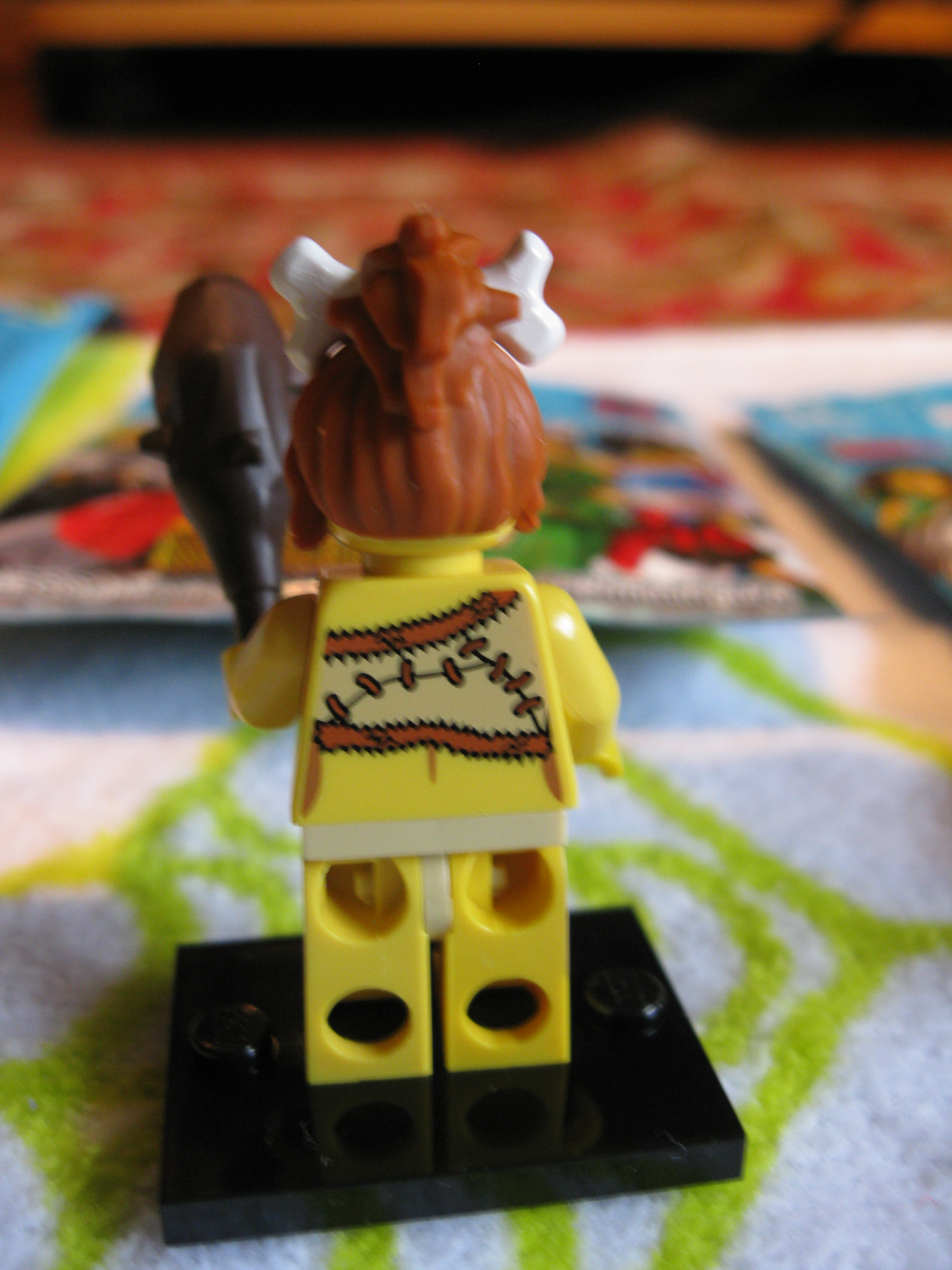 8805cavewoman3.jpg