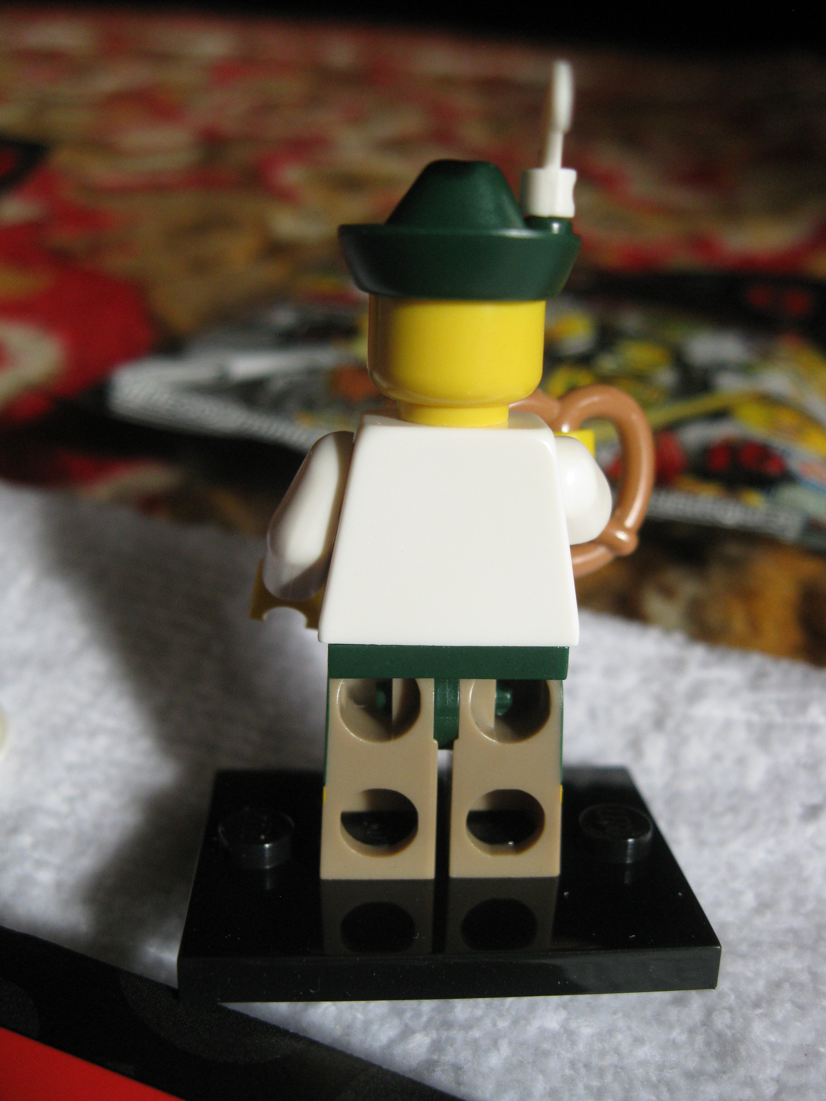 8833lederhosenguy2.jpg