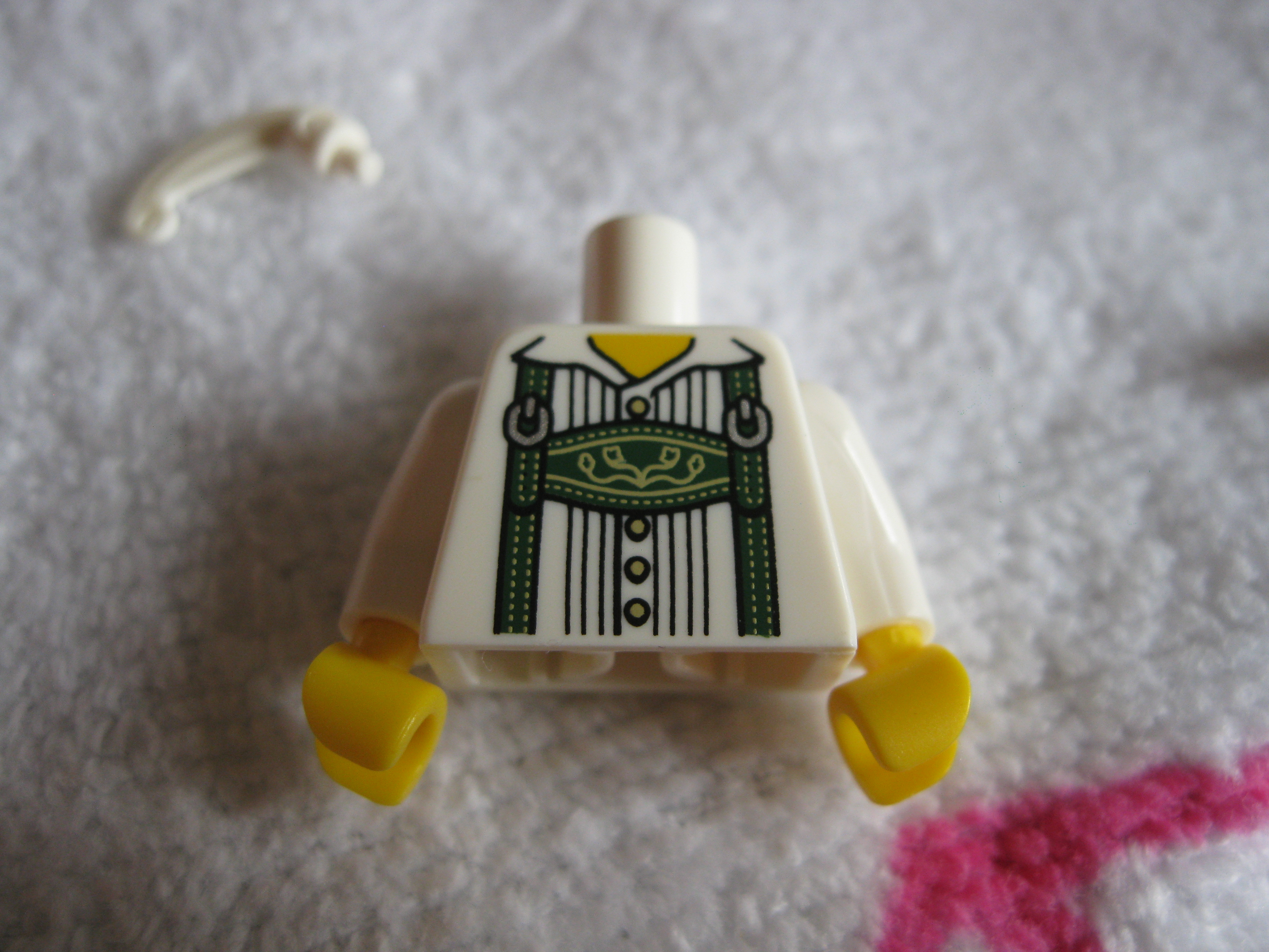 8833lederhosenguye.jpg