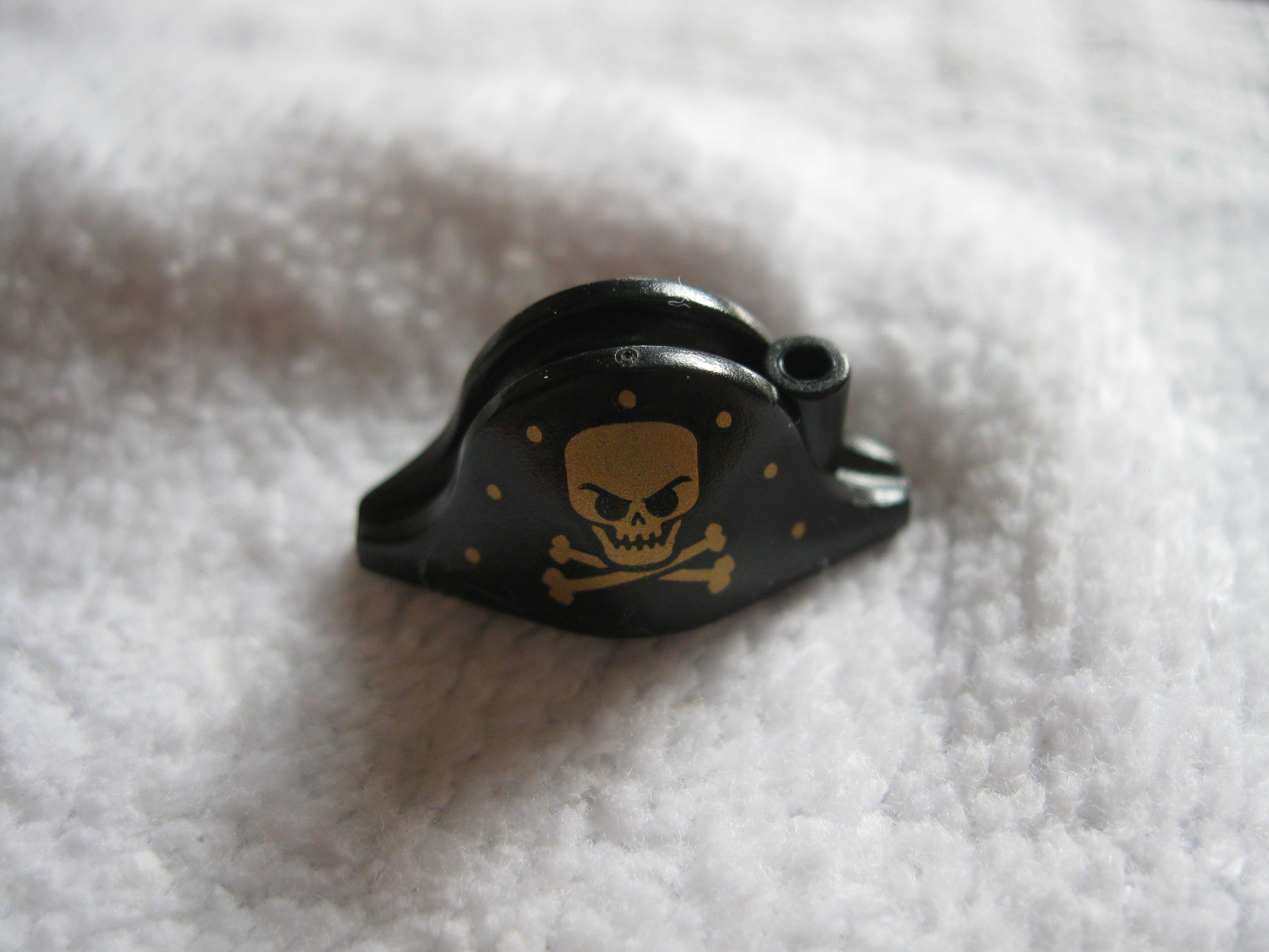 8833piratecaptainc.jpg