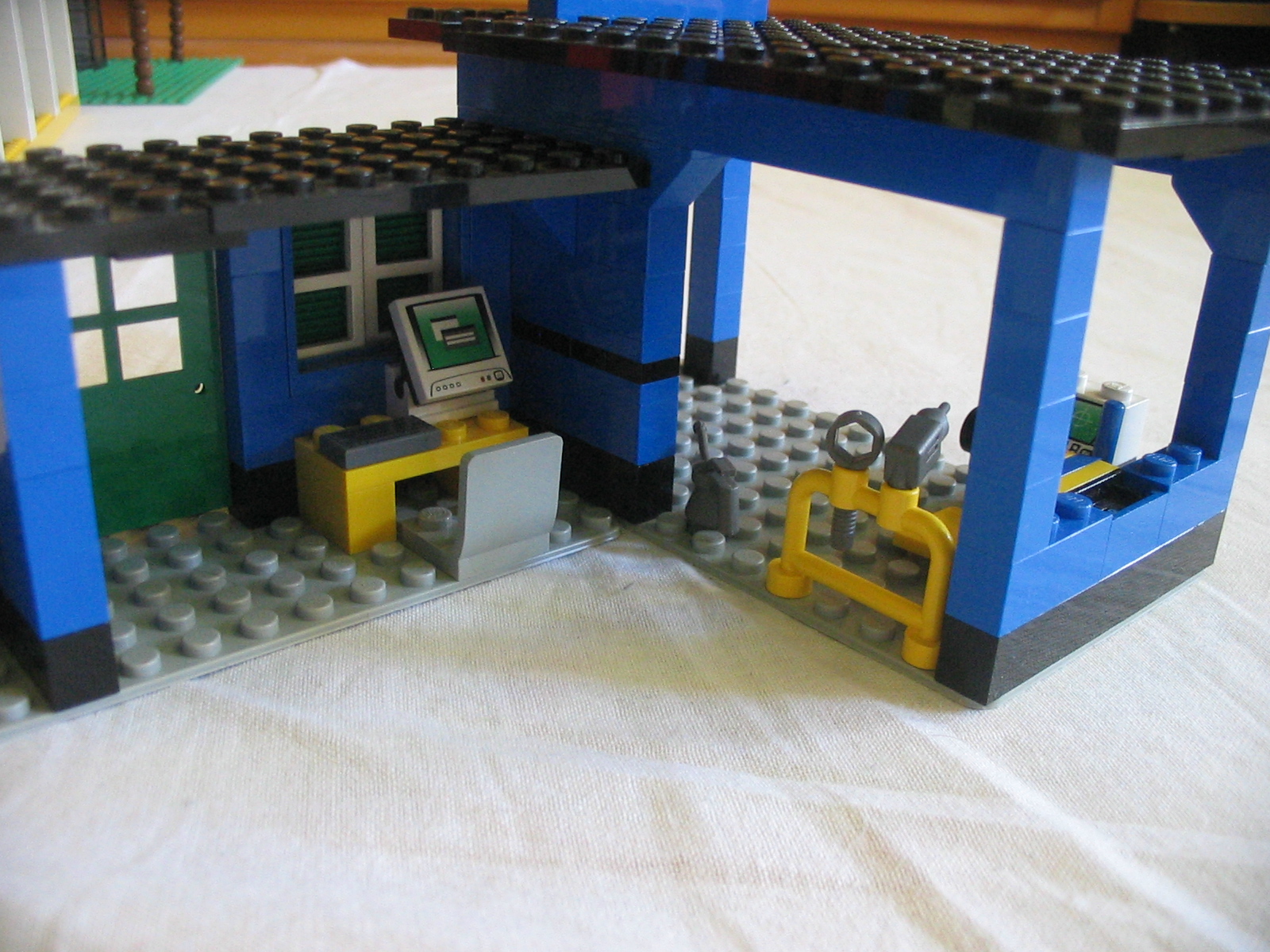 repair_shop_inside.jpg