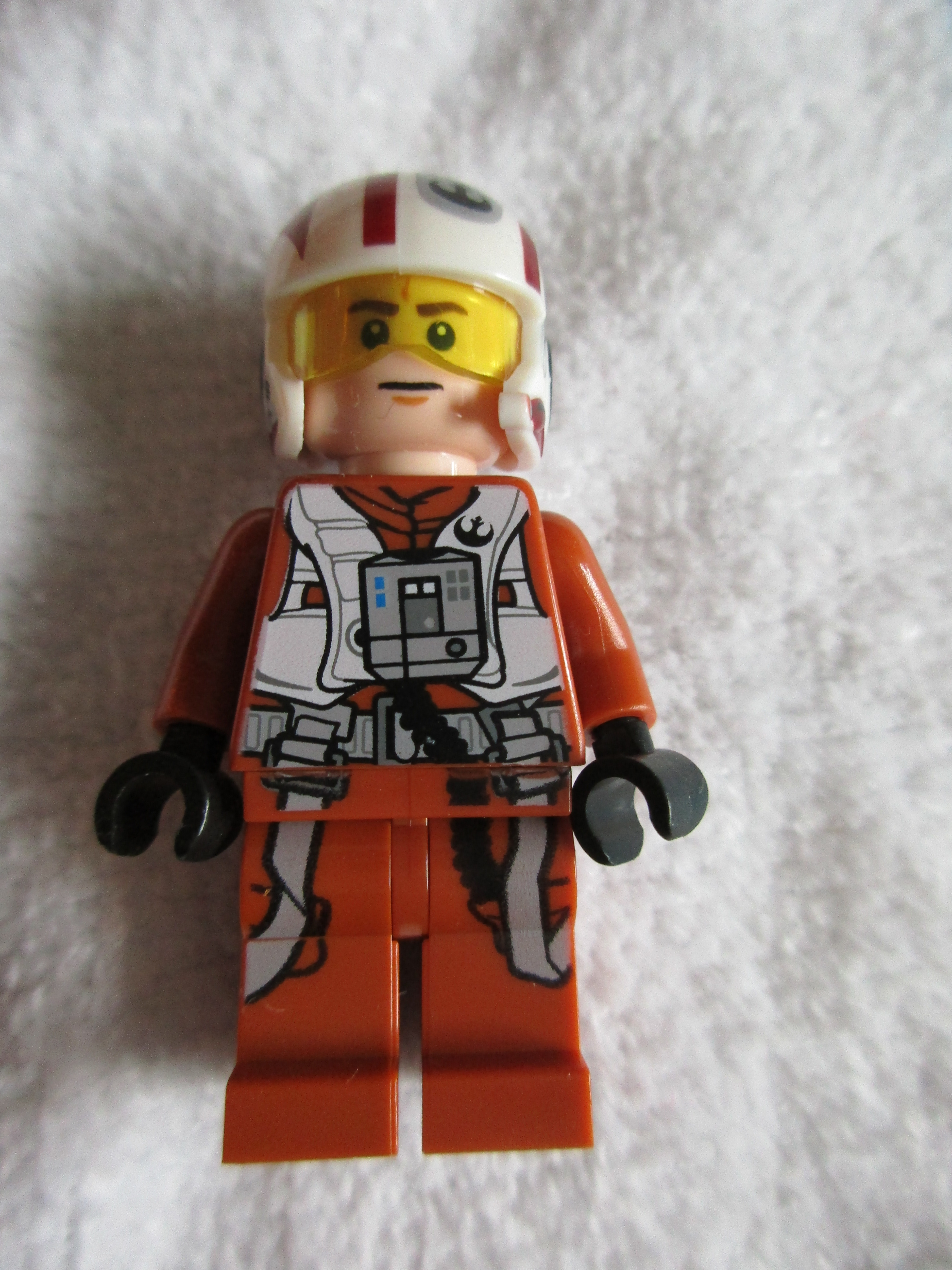 75102minifigureresistancexwingpilot.jpg