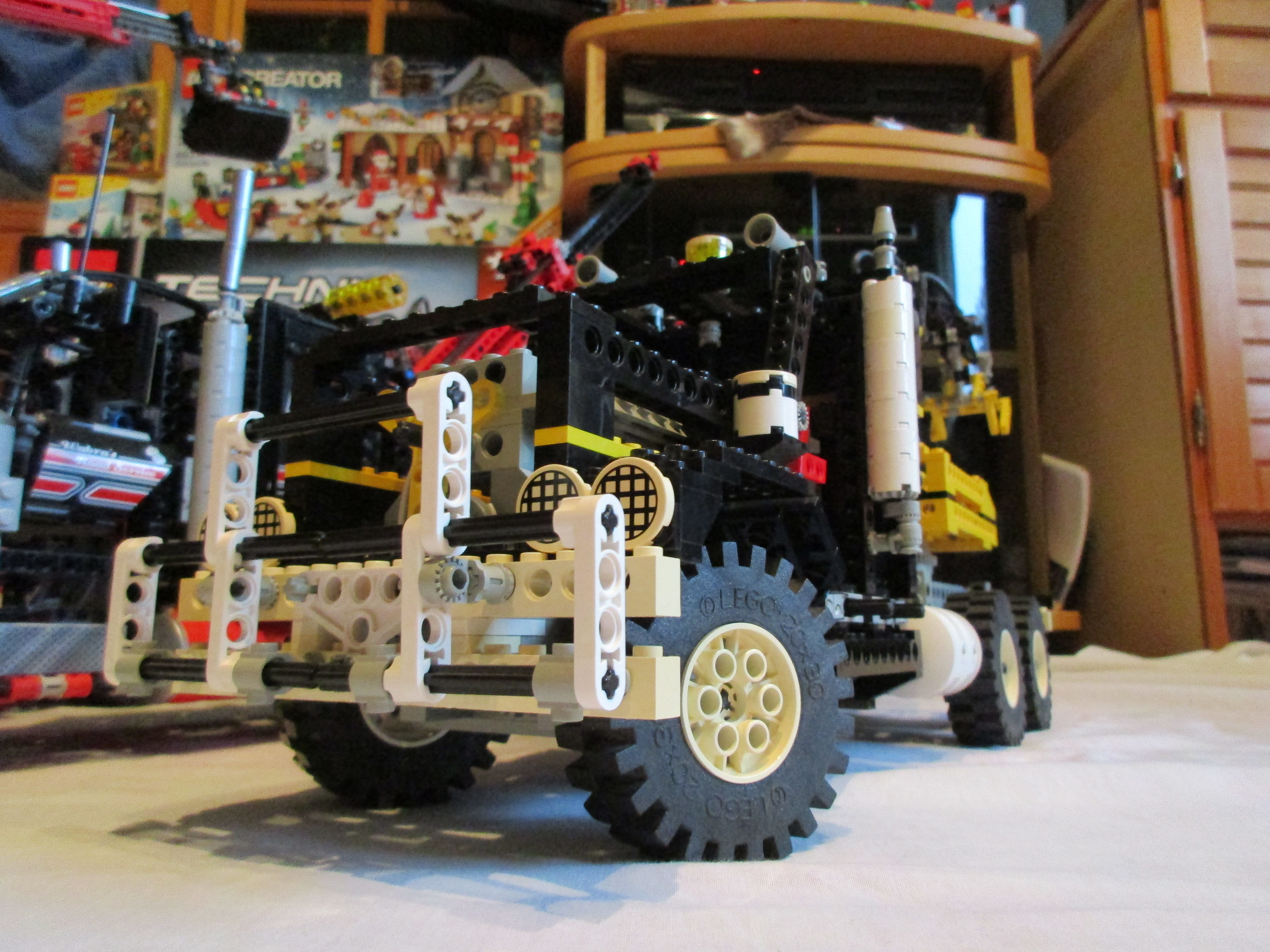 technictrucks21.jpg